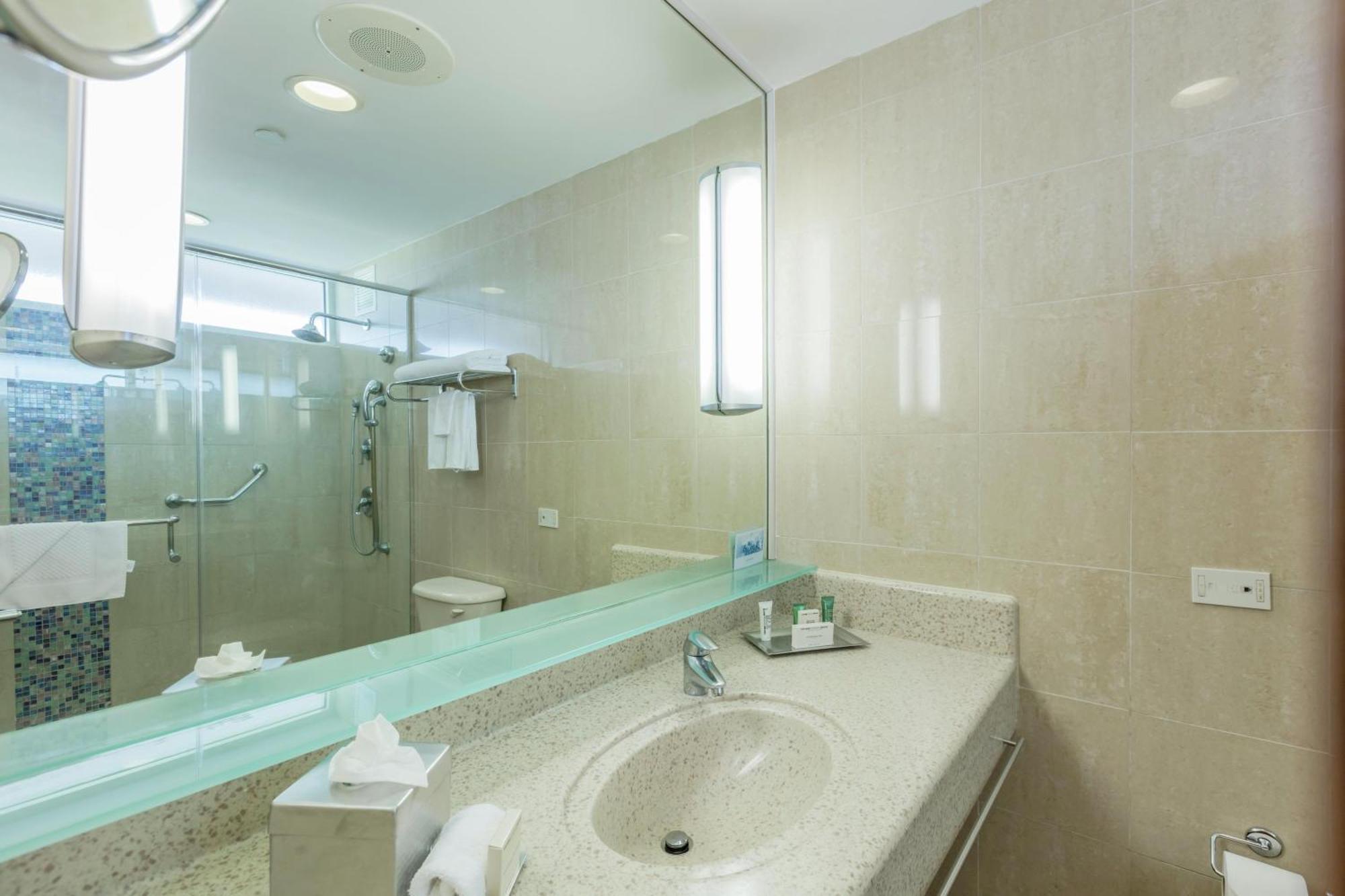 Deluxe Double Room with Ocean View and Patio Access