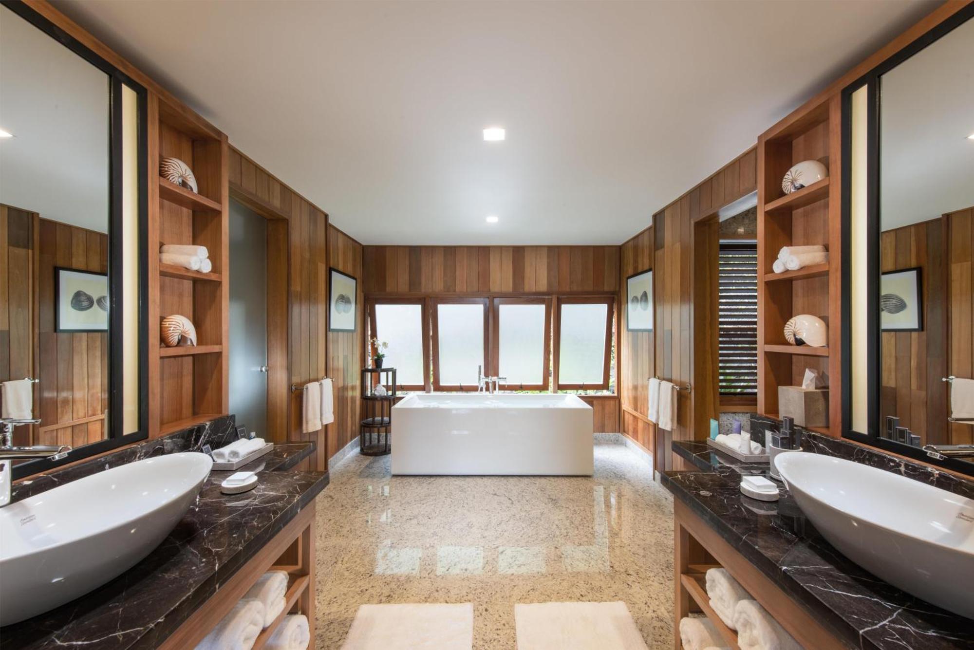 King Suite with Lagoon View