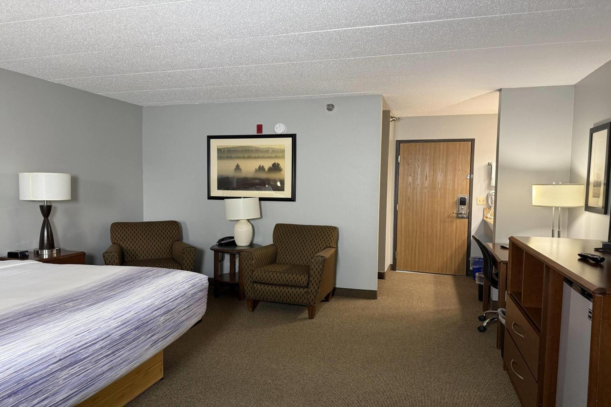 Queen Room - Mobility Access/Non-Smoking