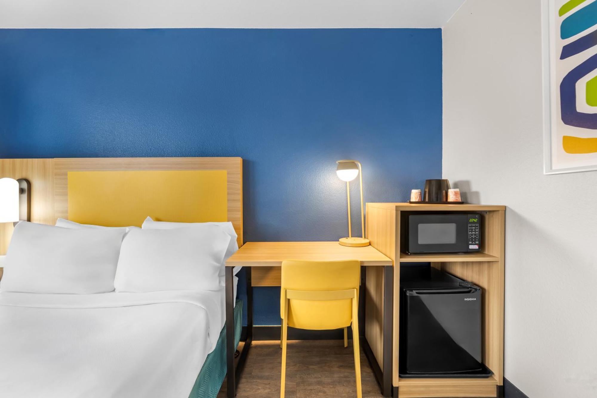 Double Room with Roll-in Shower - Disability Access/Non Smoking