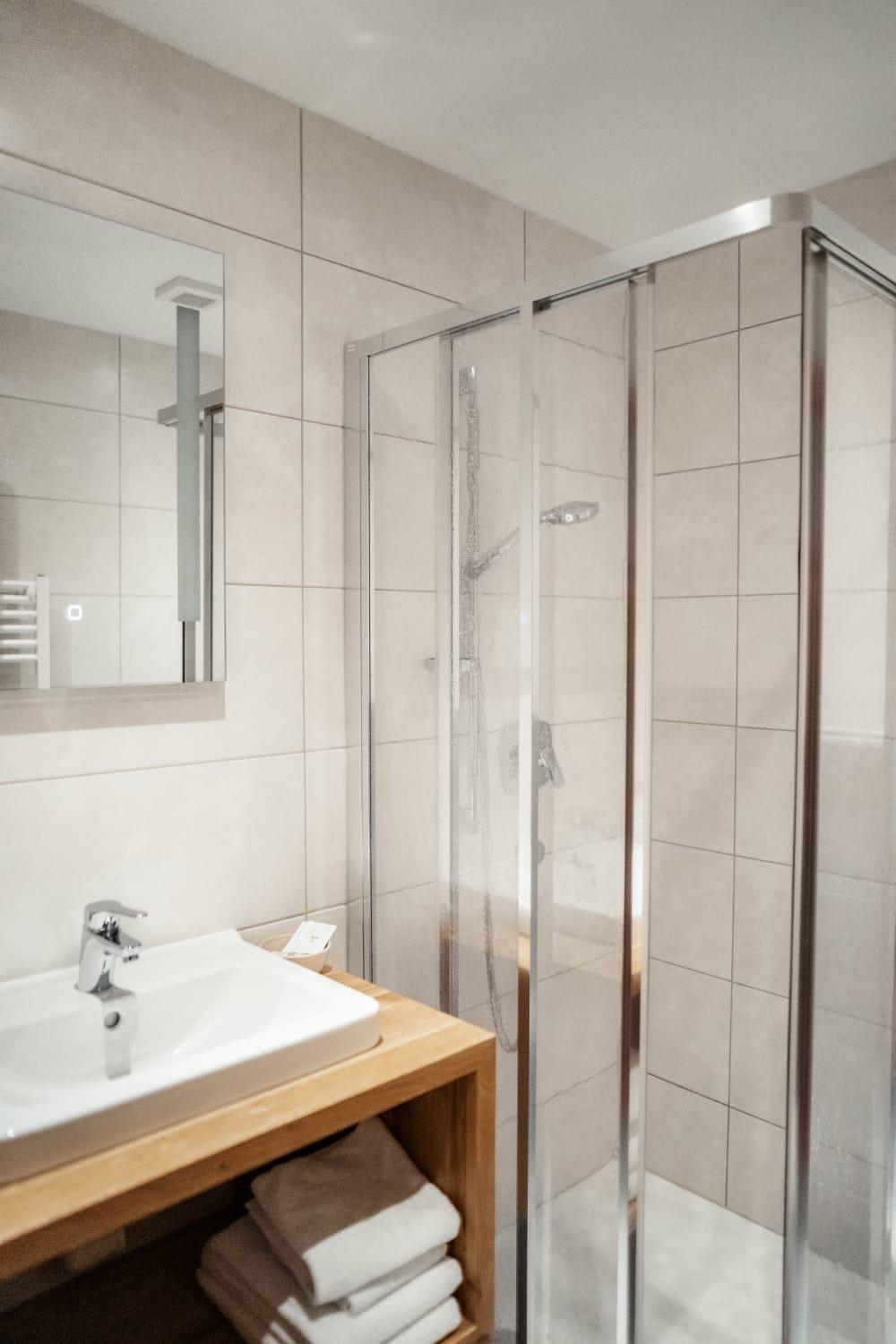 Chambre Double avec Balcon (2 Adultes + 1 Enfant)