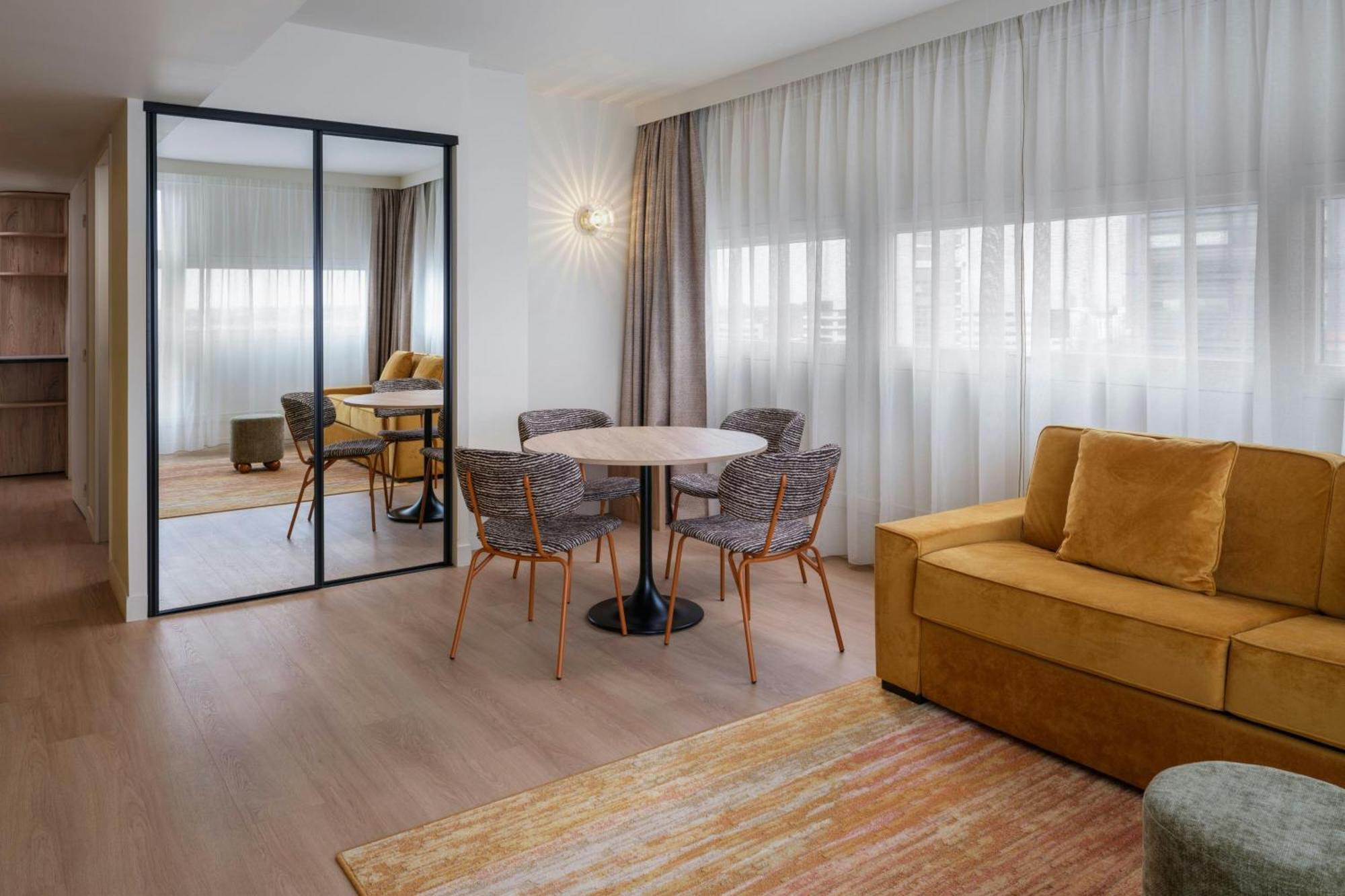 One-Bedroom Deluxe Apartment City View High Floor,1758522385:JPEG