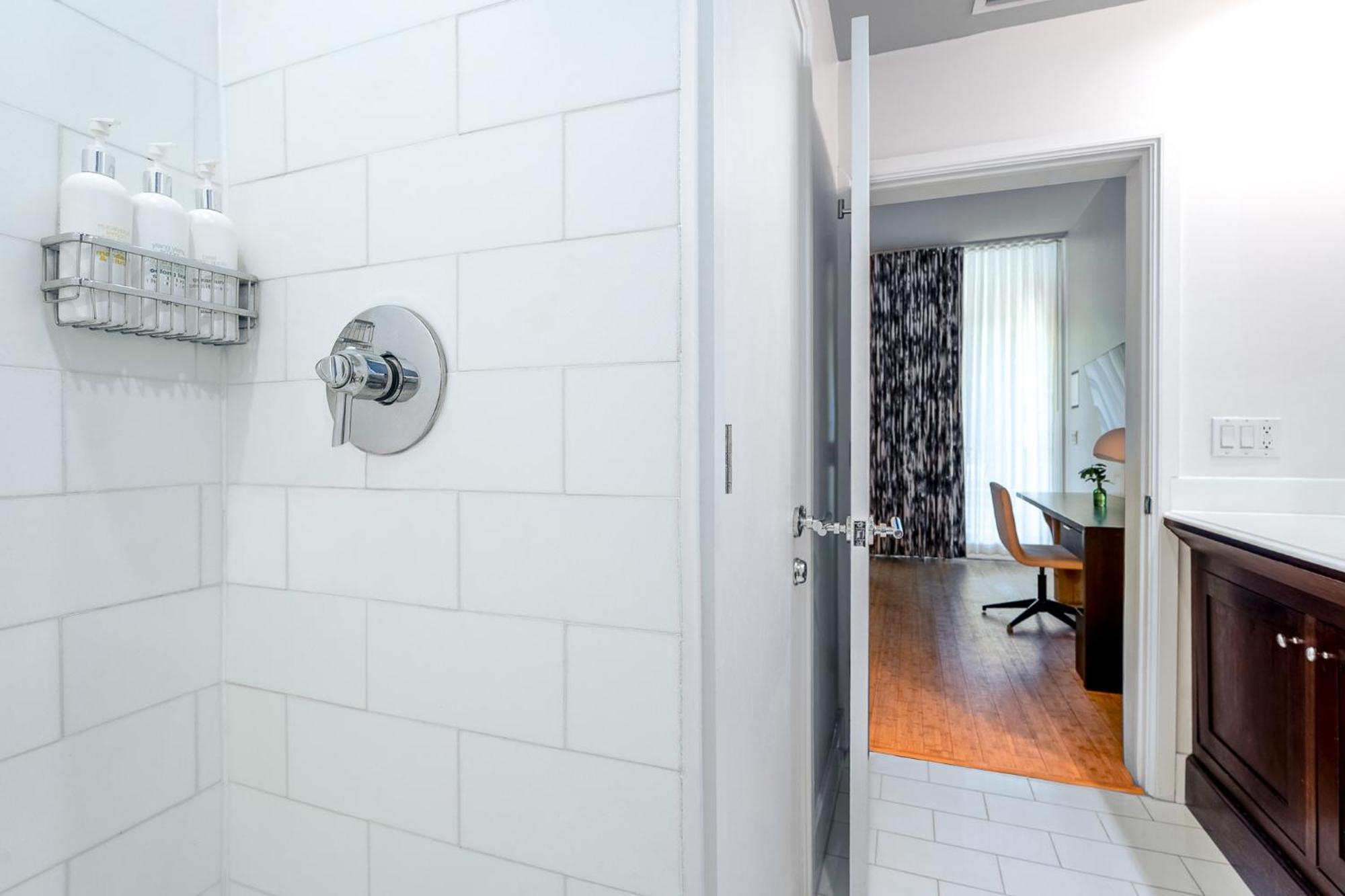 Triplex Villa Private Rooftop – King Bed,1758553963:JPEG