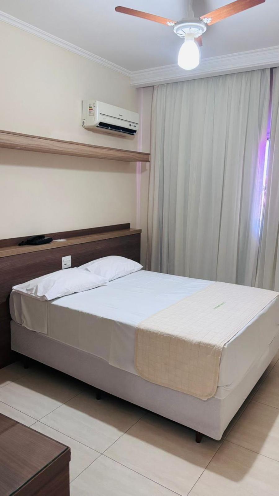 Quarto Duplo Standard com Cama de Casal