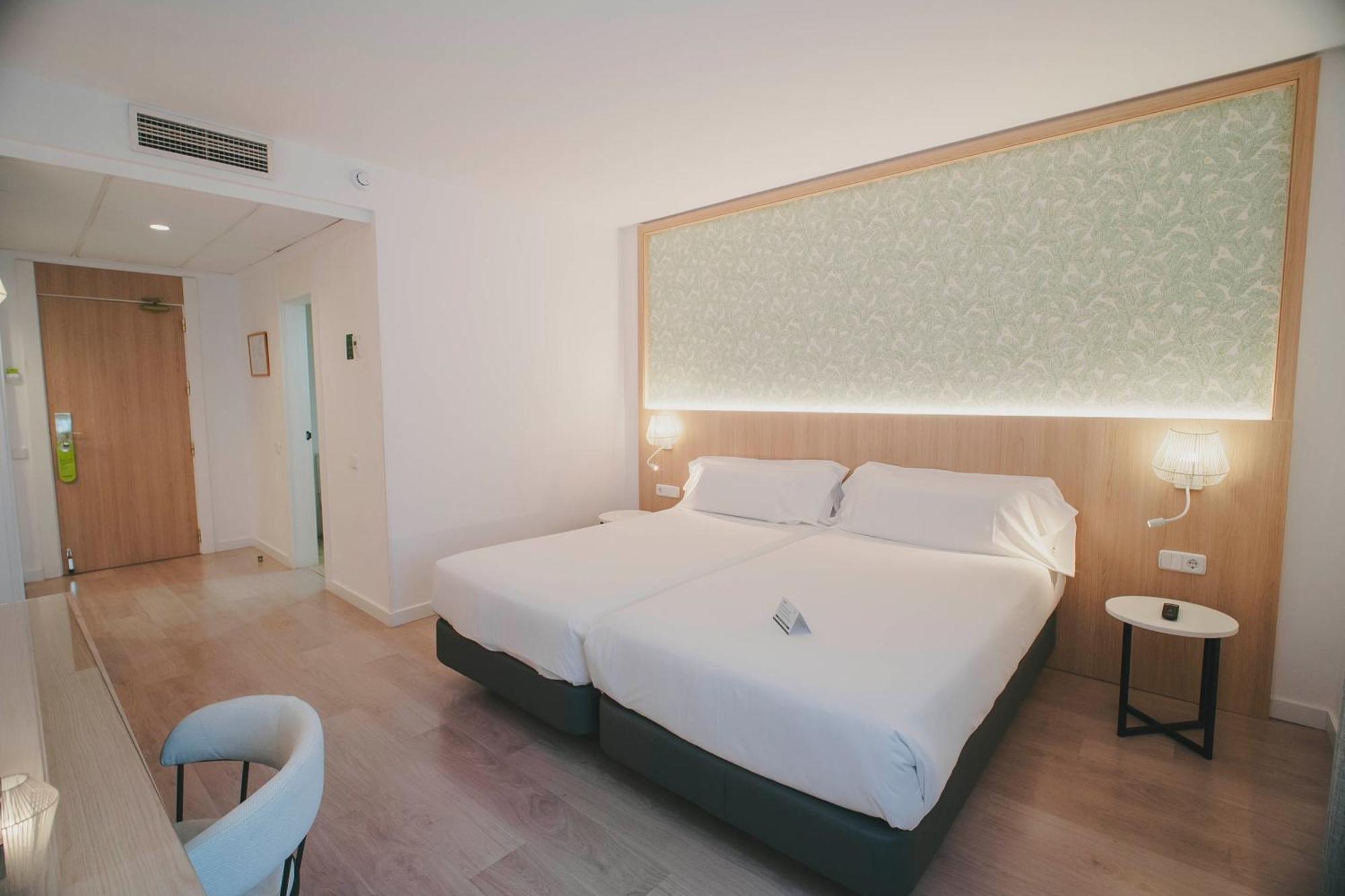 Twin Room,1765153229:JPEG
