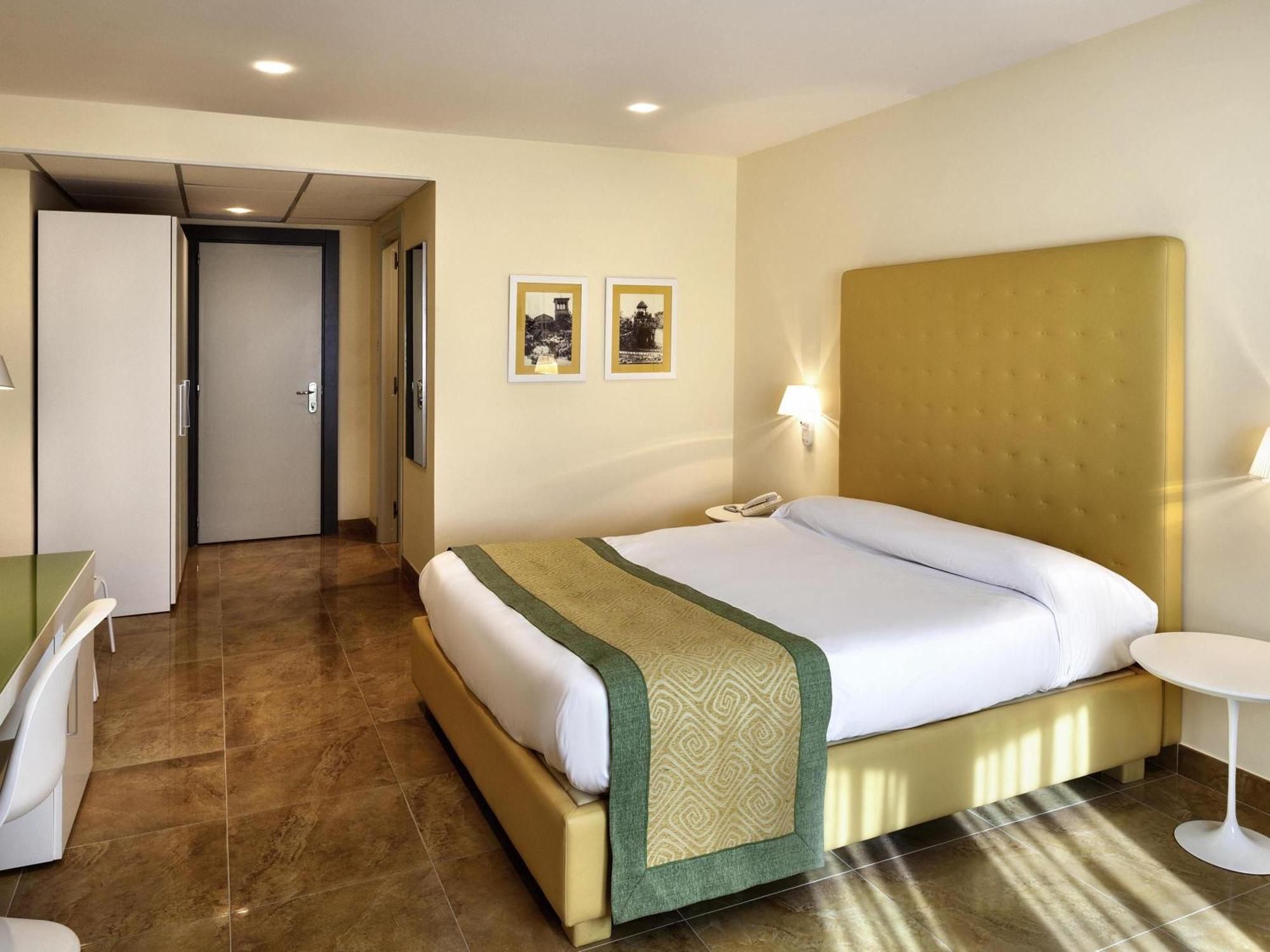Deluxe Room,1770839912:JPEG