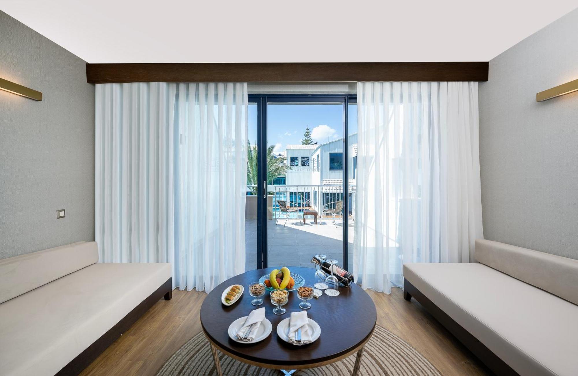 Deluxe Superior Kamer - Uitzicht op Zwembad