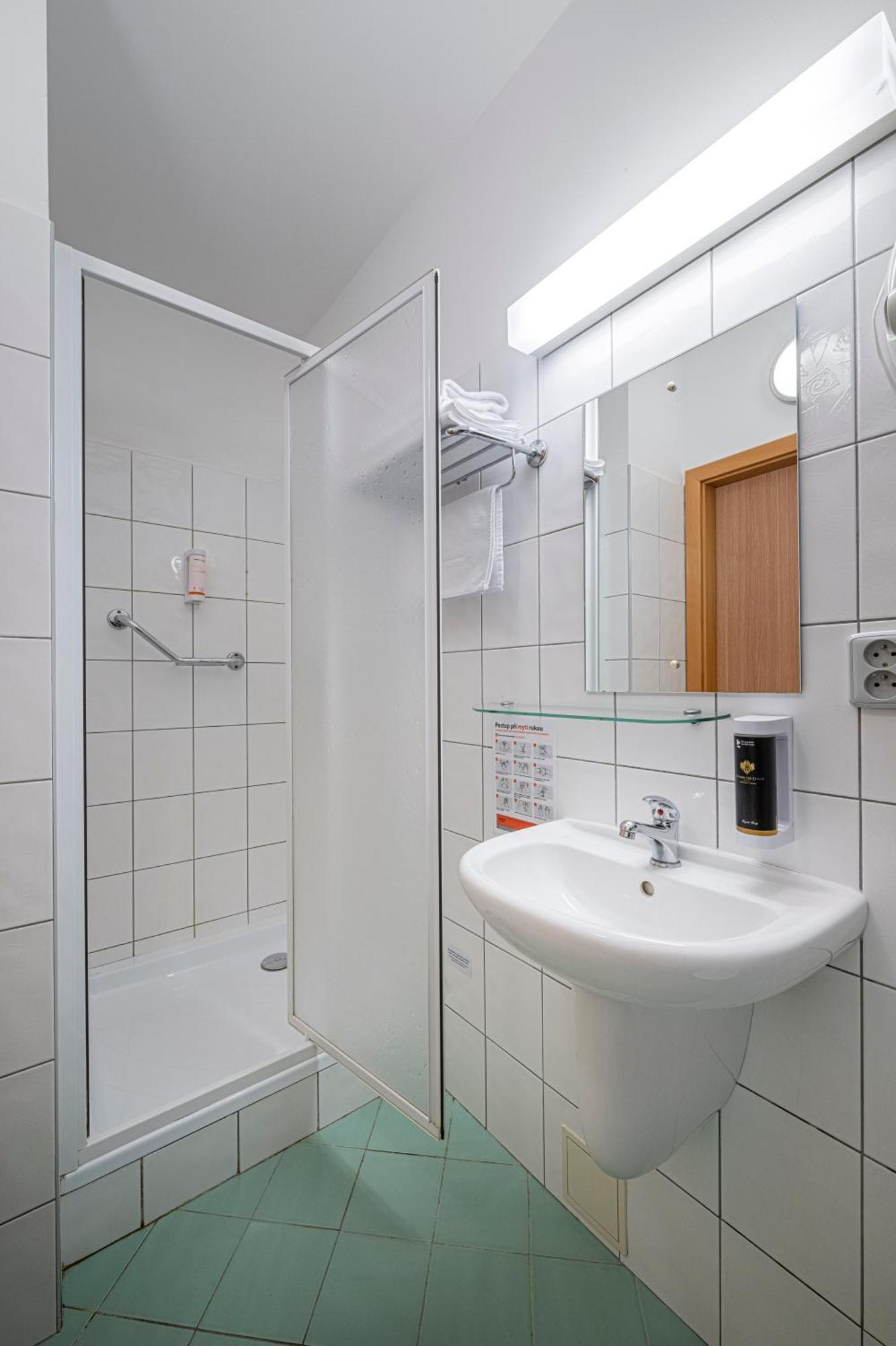 Single Room,1765216816:JPEG