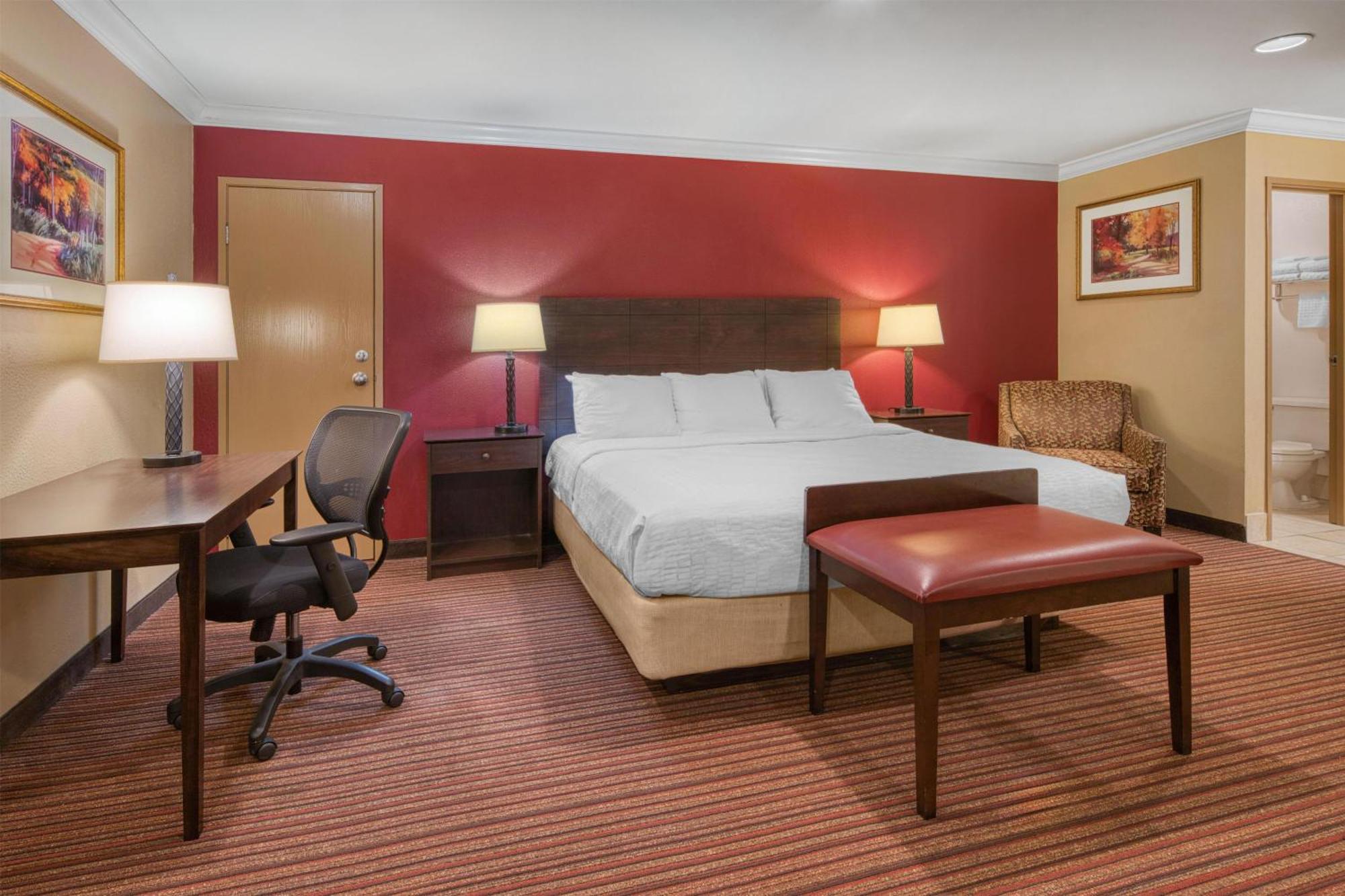 King Room with Balcony - Non-Smoking