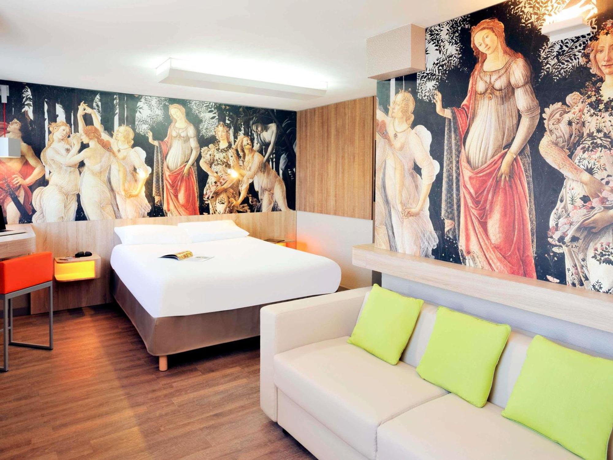 Chambre Familiale Standard avec 1 Lit Double et 2 Canapés-Lits