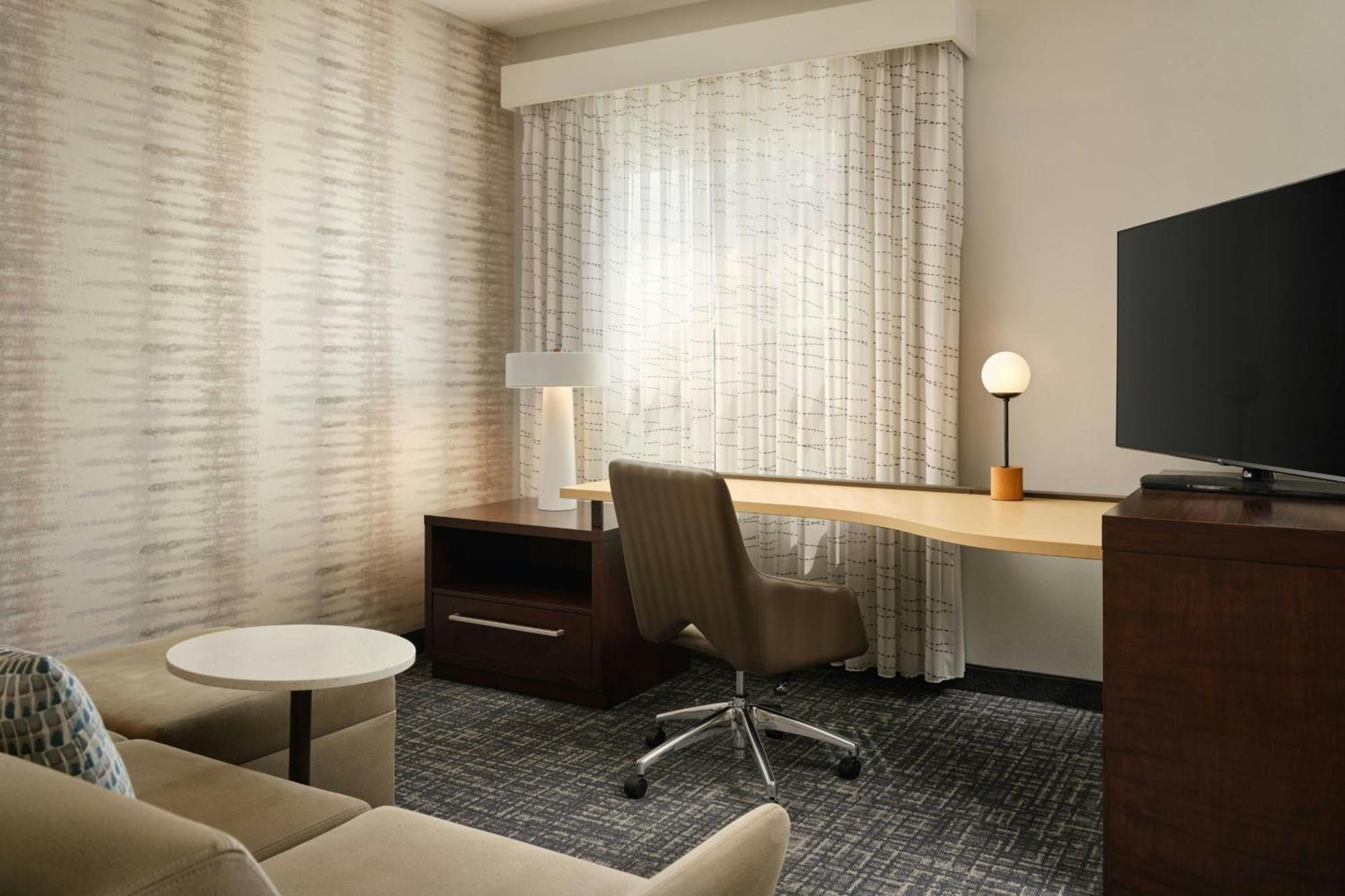 King Studio with Sofa Bed and Roll-in Shower - Mobility Accessible