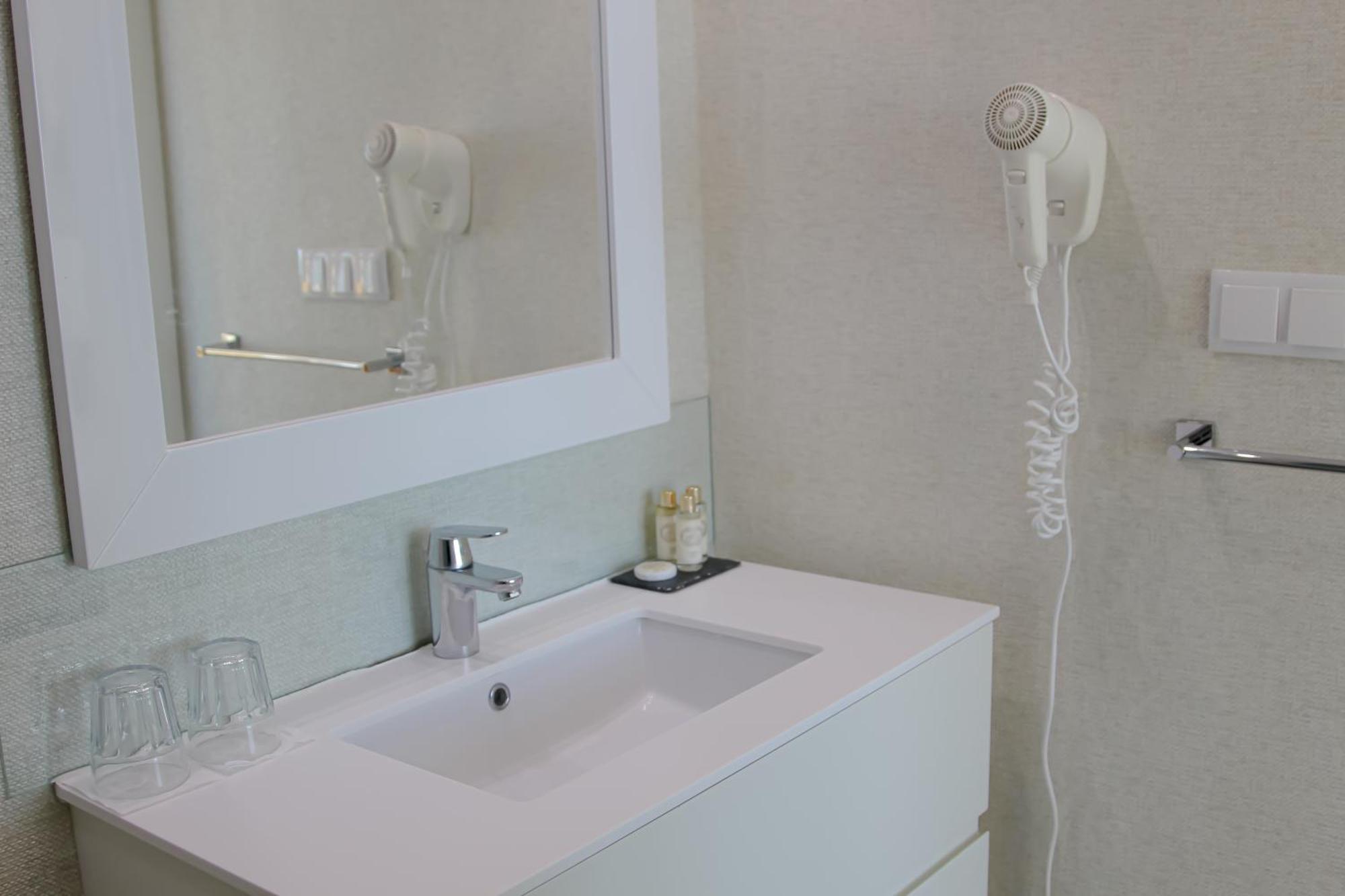 Chambre Double Deluxe - Vue Latérale sur Mer