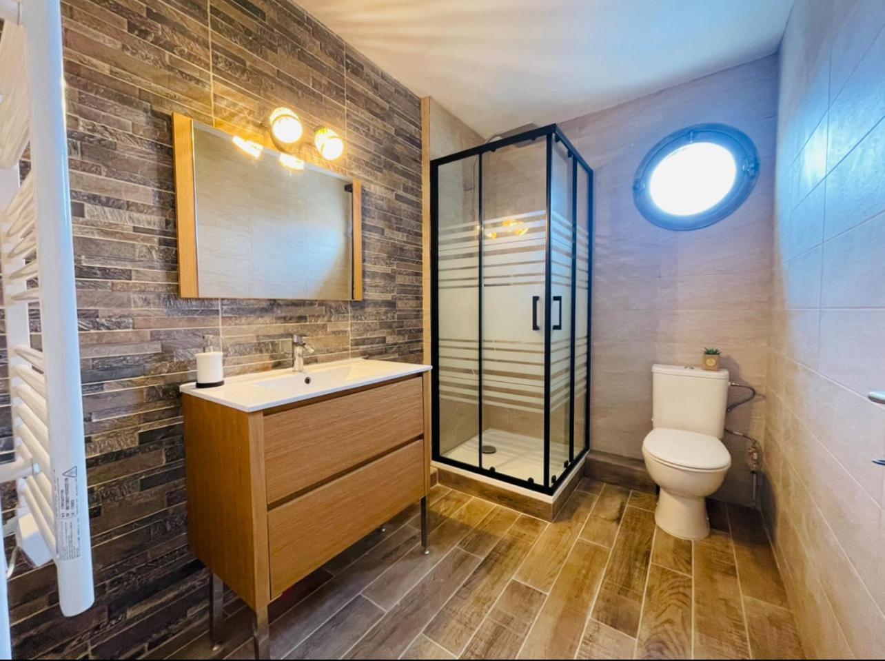 Chambre Quadruple avec Salle de Bains Privative