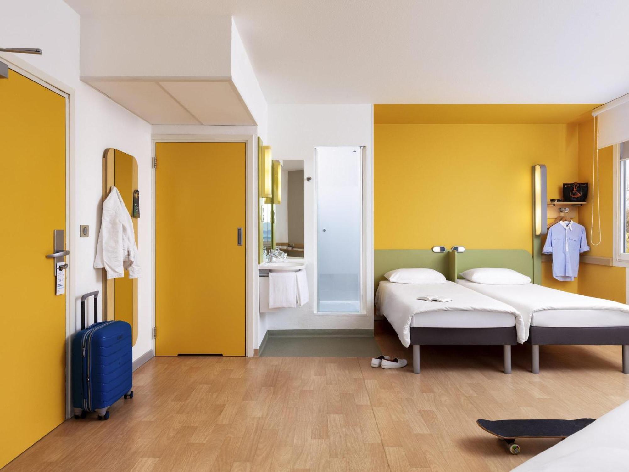 Chambre Standard Avec Trois Lits Simples