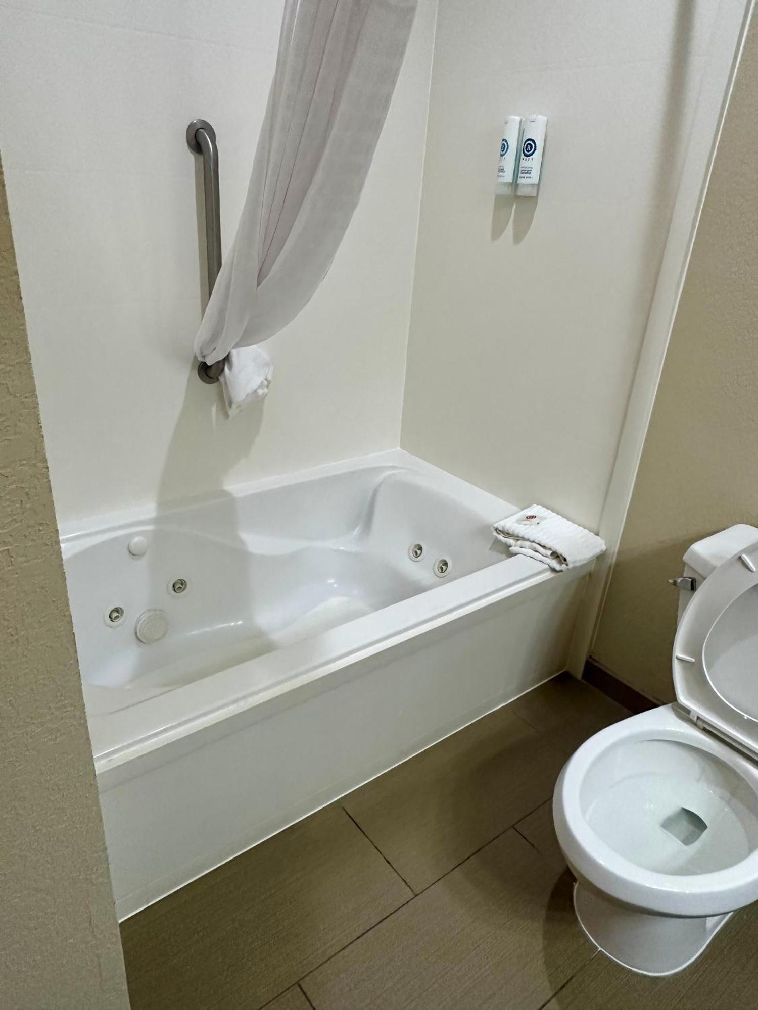 King Room with Hand Rails-Bathroom - Accessible/Non-Smoking