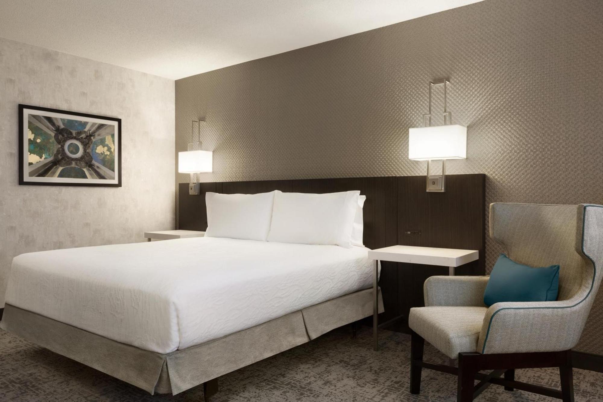 Habitación con cama extragrande y bañera accesible - Adaptada para personas con movilidad reducida