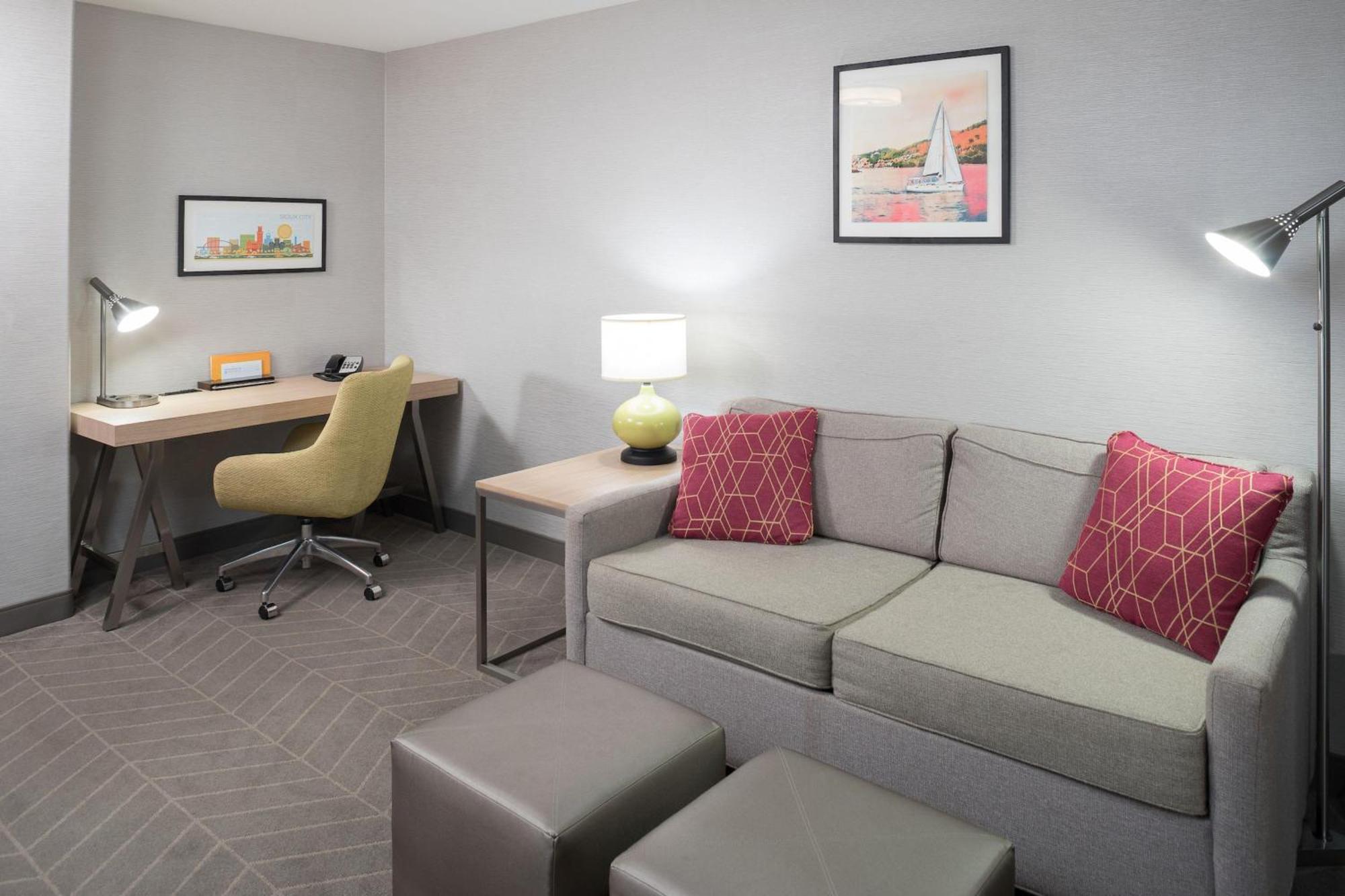 One-Bedroom Queen Suite with Two Queen Beds