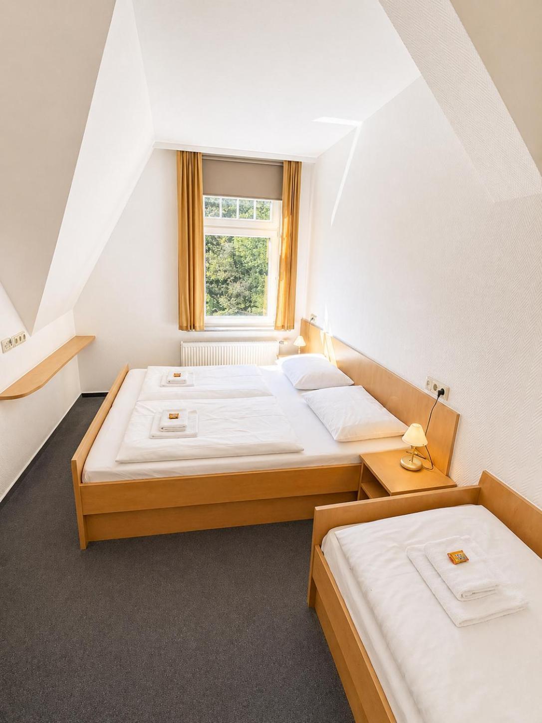 Triple Room,1765847308:JPEG