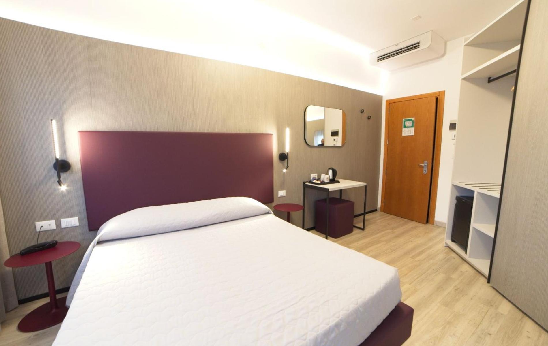 Deluxe Double Room Balcony,1765857078:JPEG