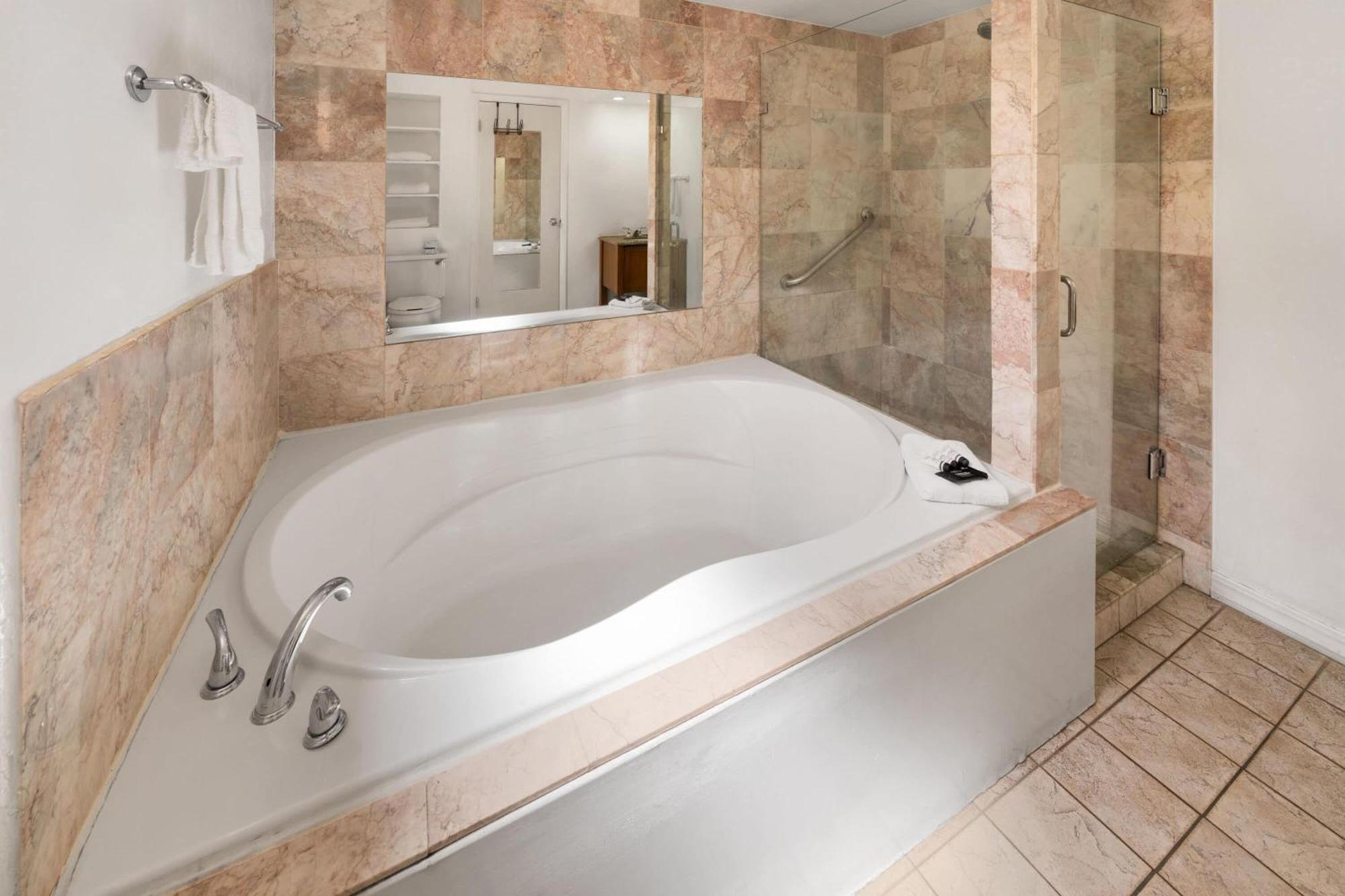 King Room Spa Bath Non-Smoking,1765860337:JPEG