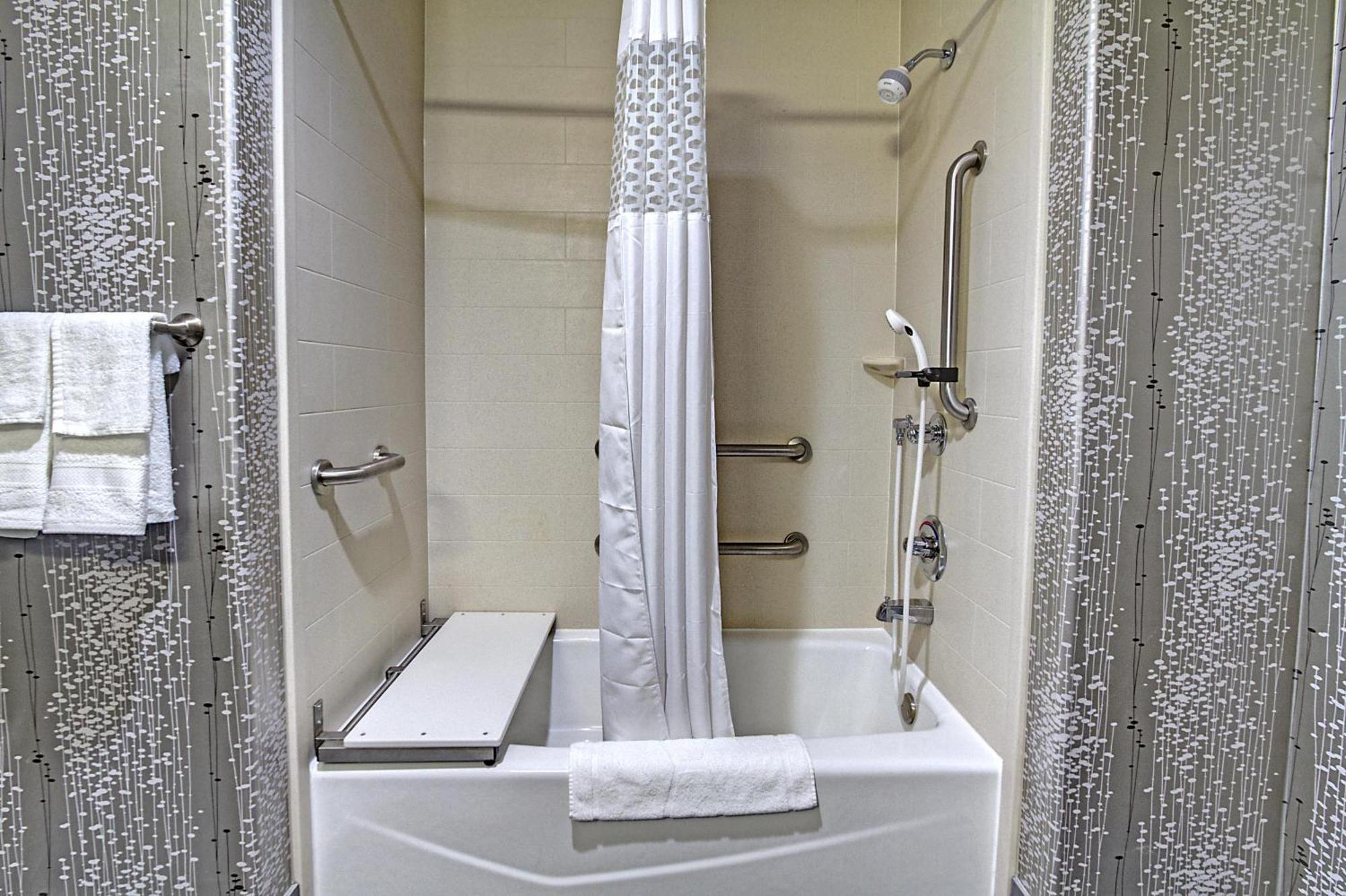 King Room with Accessible Tub - Mobility and Hearing Access/Non-Smoking