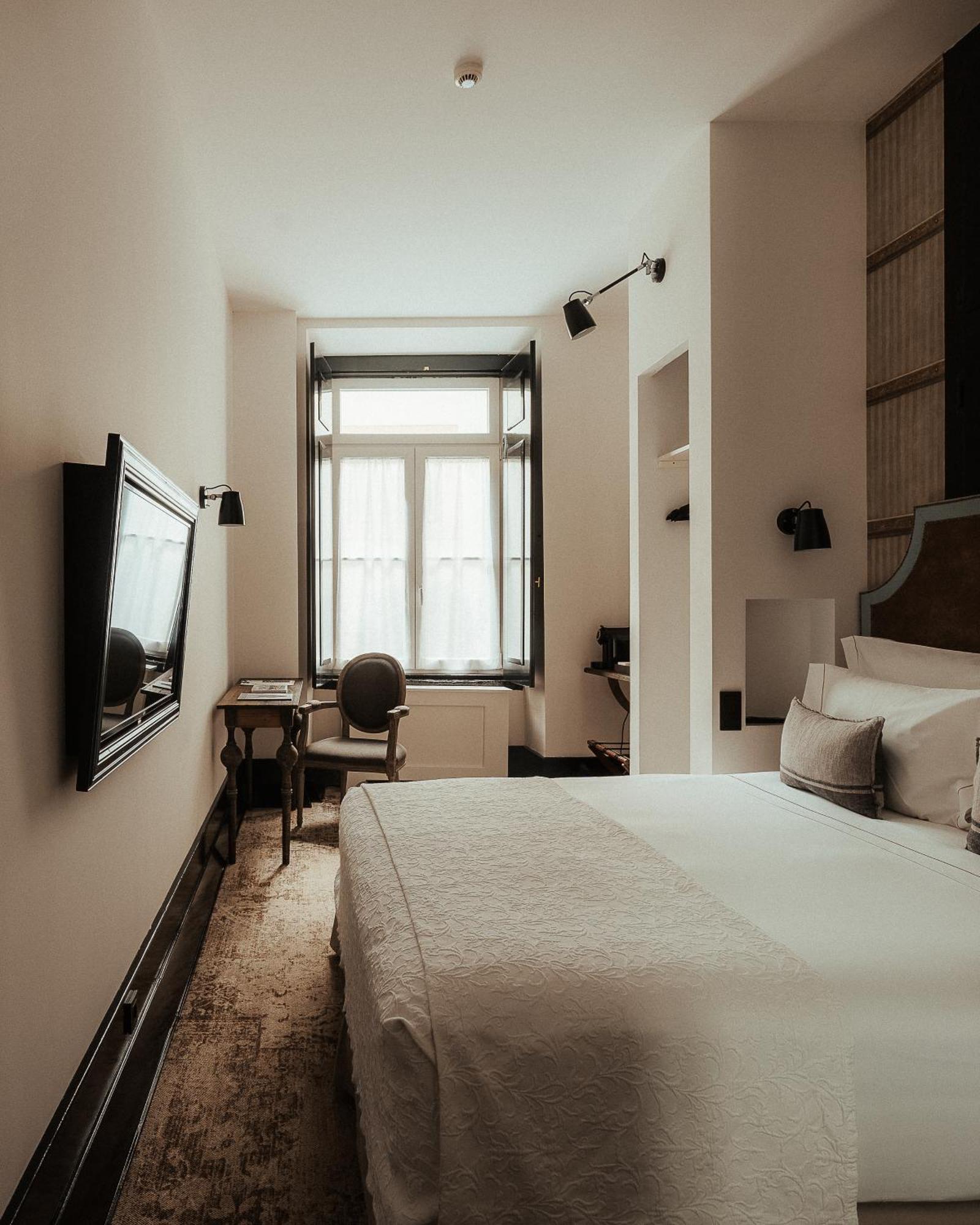 Doppel- oder Zweibettzimmer