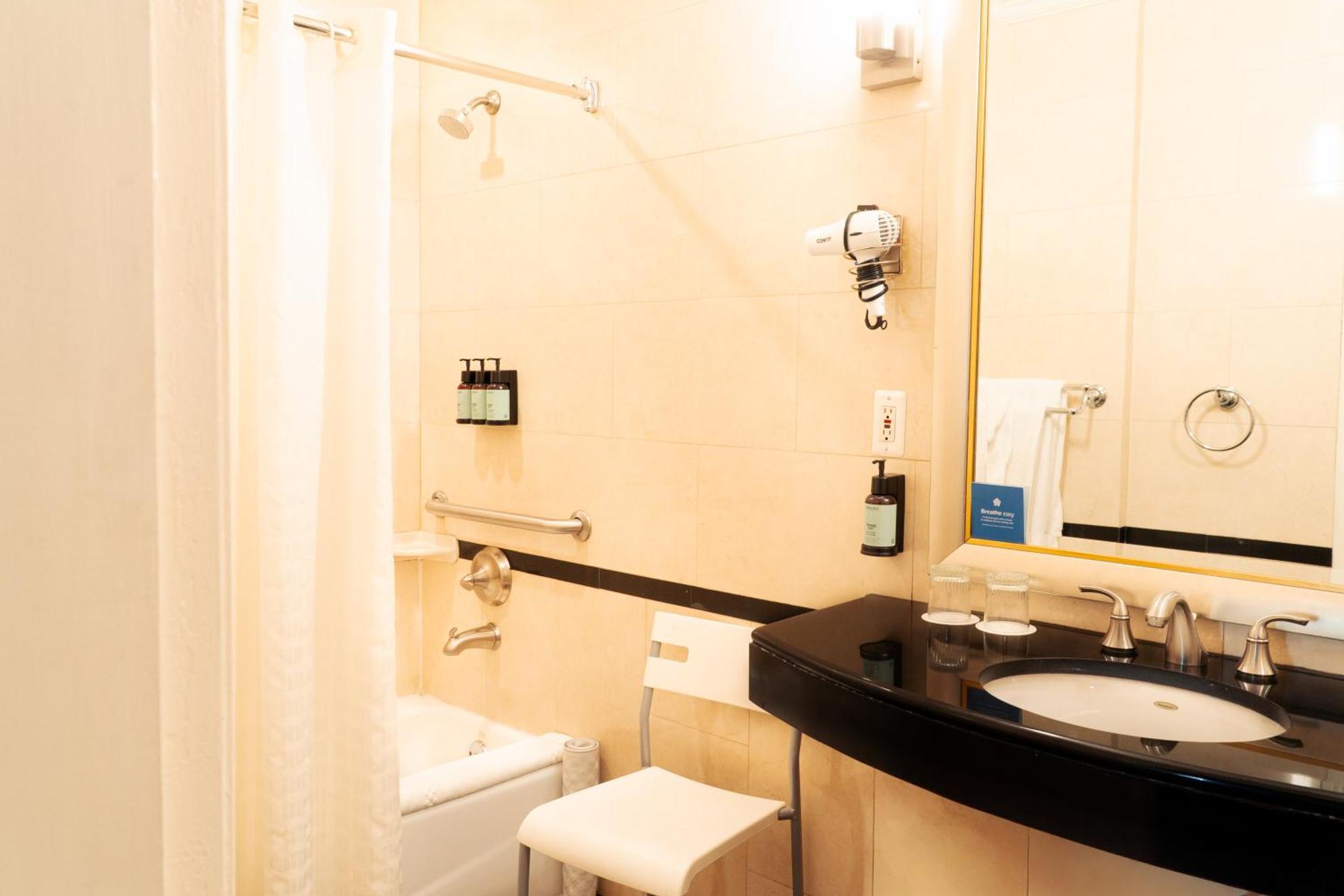 Quarto Queen com 2 Camas Queen-size - Acessível a Pessoas com Mobilidade Condicionada