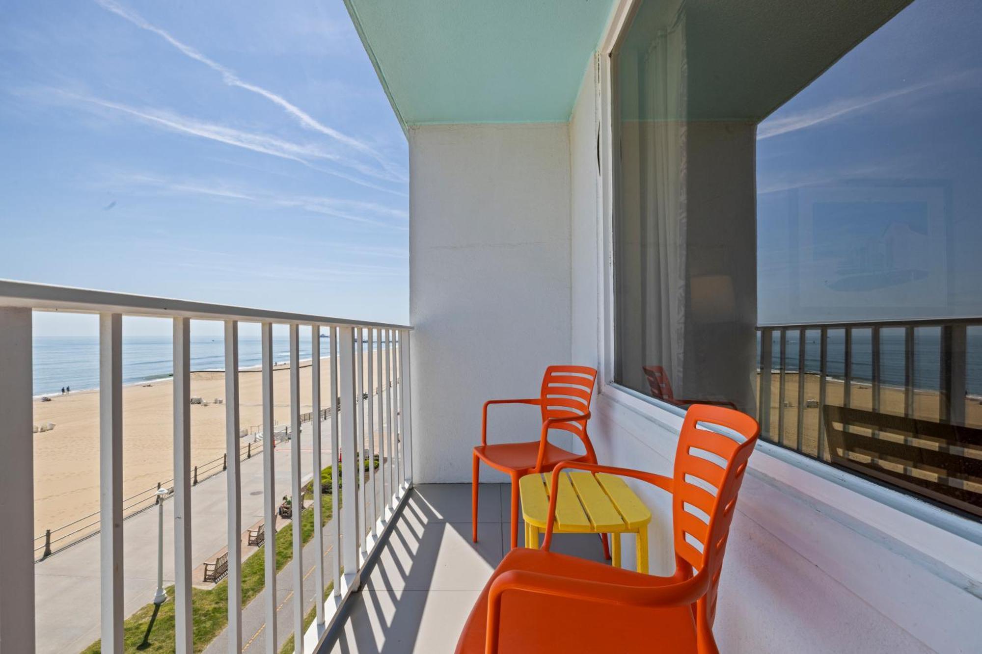 King Suite Sofa Bed Oceanfront Private Balcony,1769510405:JPEG