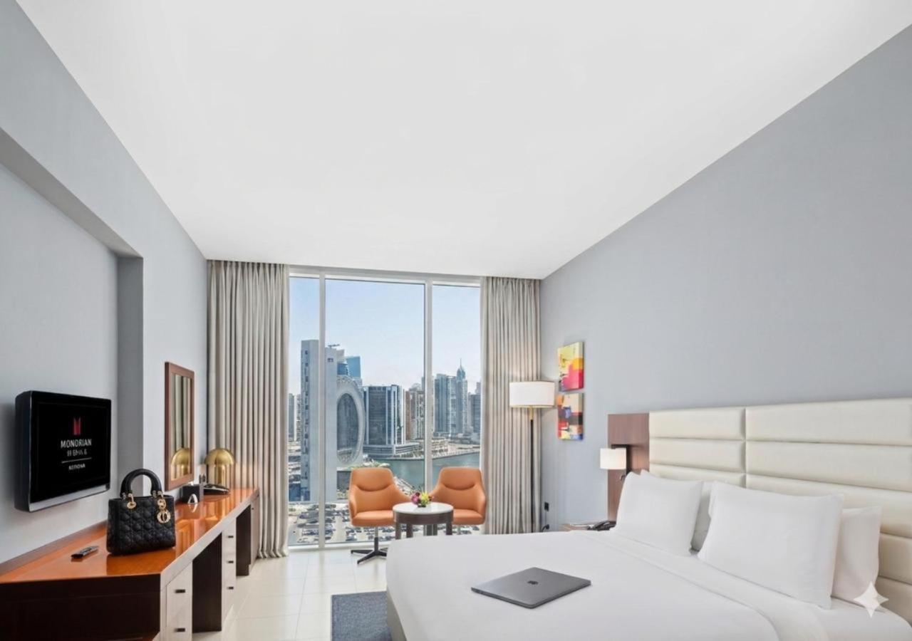 Business Class Room with King Bed (Canal View)