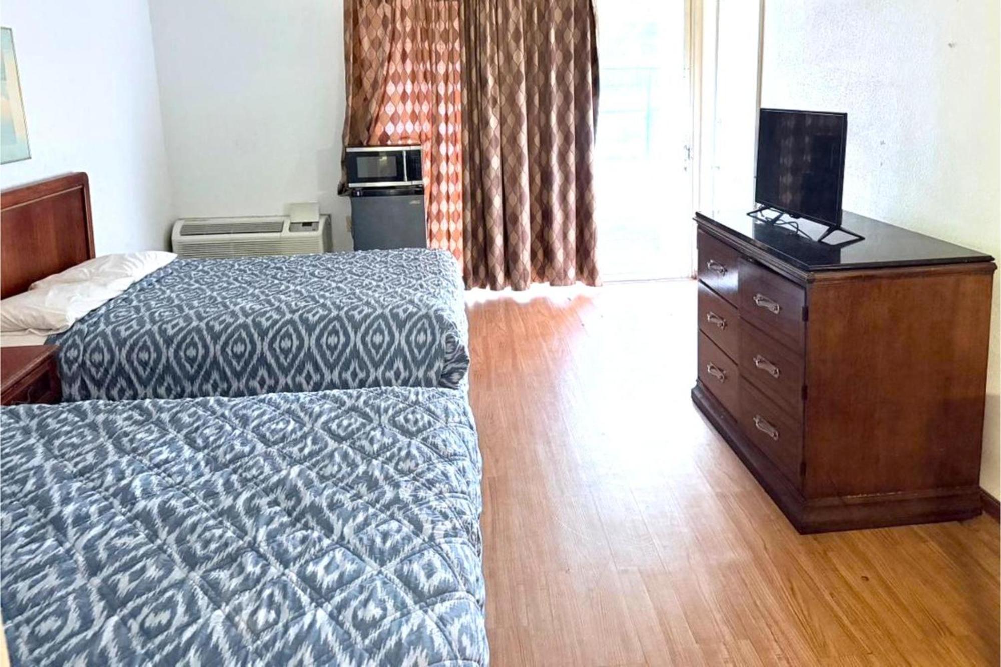 2 Queen Beds Non-Smoking