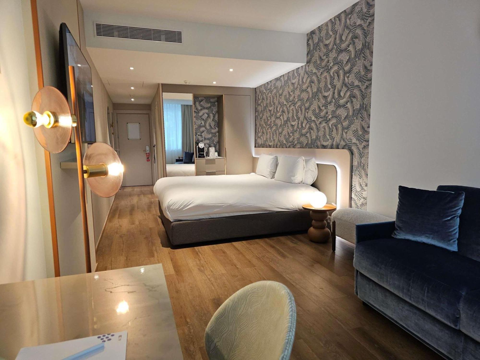 Quarto Standard com 1 cama de casal e um sofá