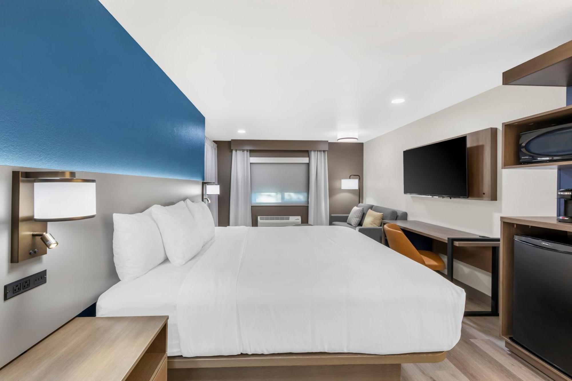 Large King Suite - Non Smoking