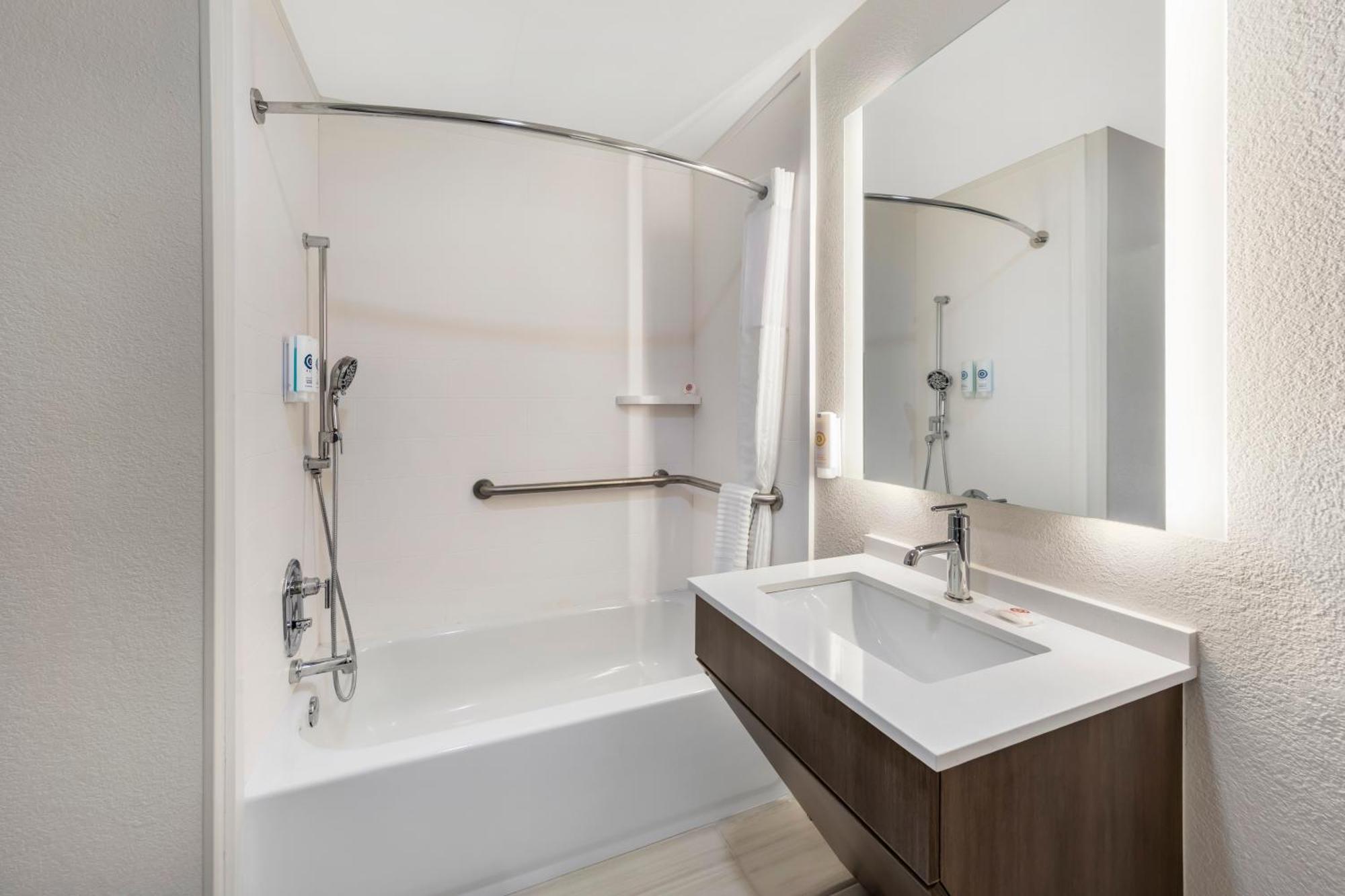 King Suite - Accessible/Non-Smoking