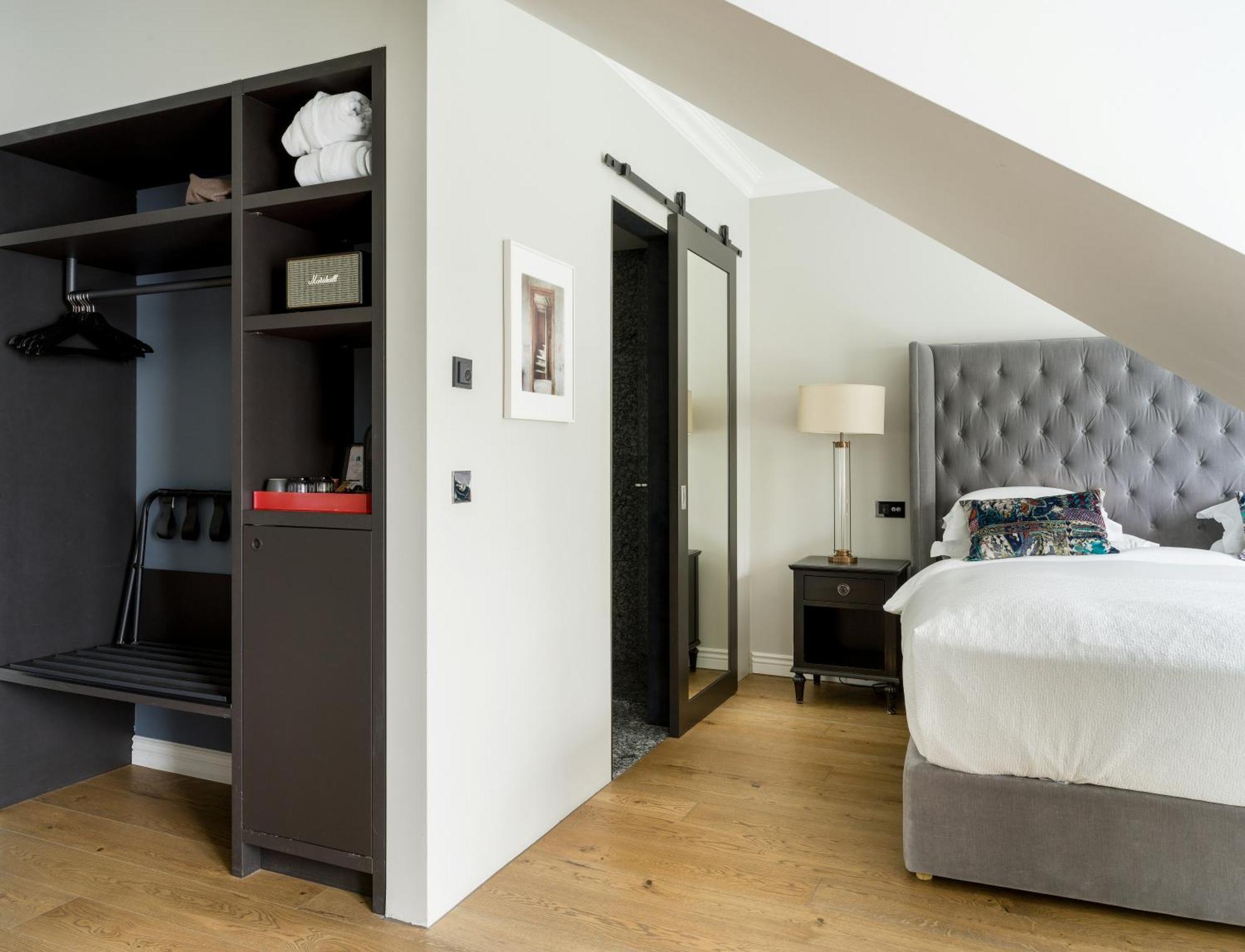 Deluxe Room,1769914694:JPEG