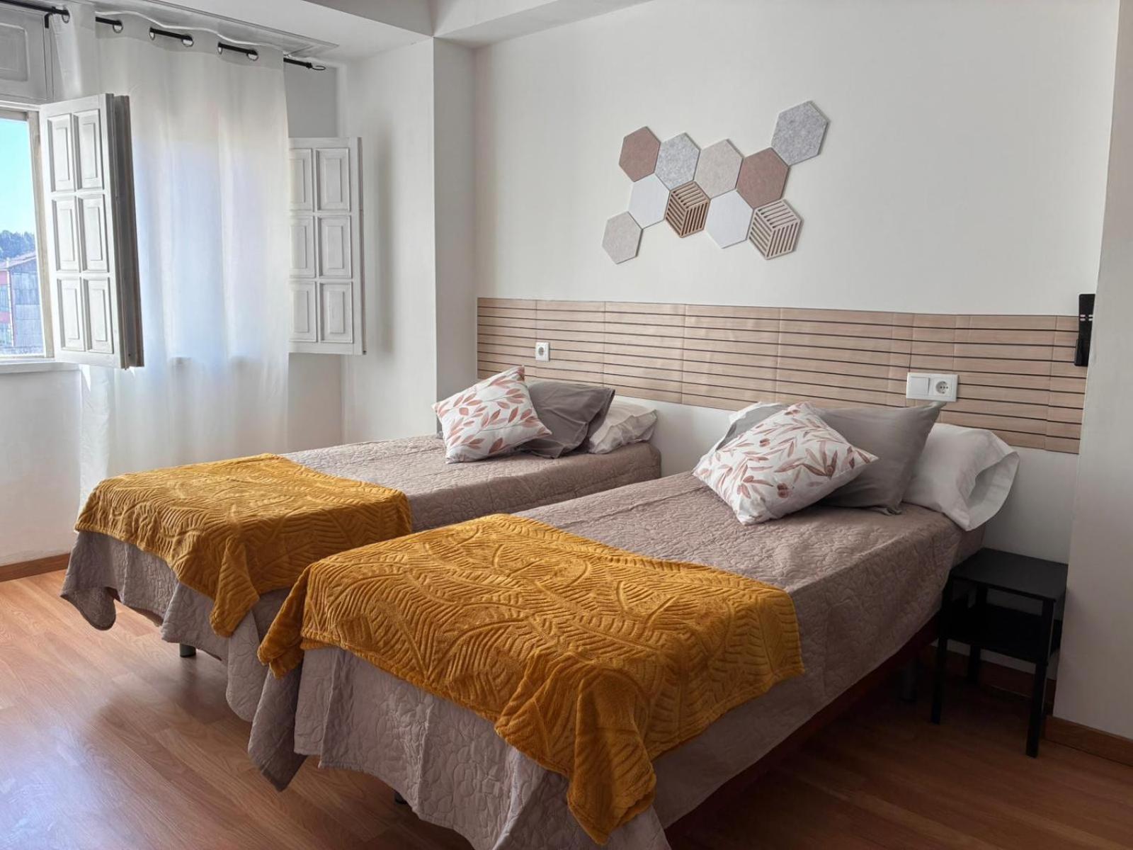 Twin Room,1770106918:JPEG