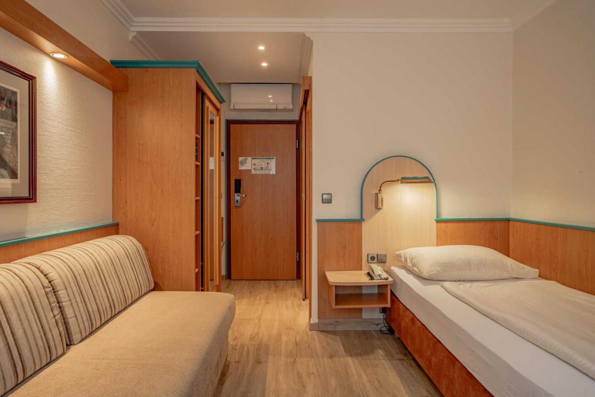 Single Room,1770443272:JPEG