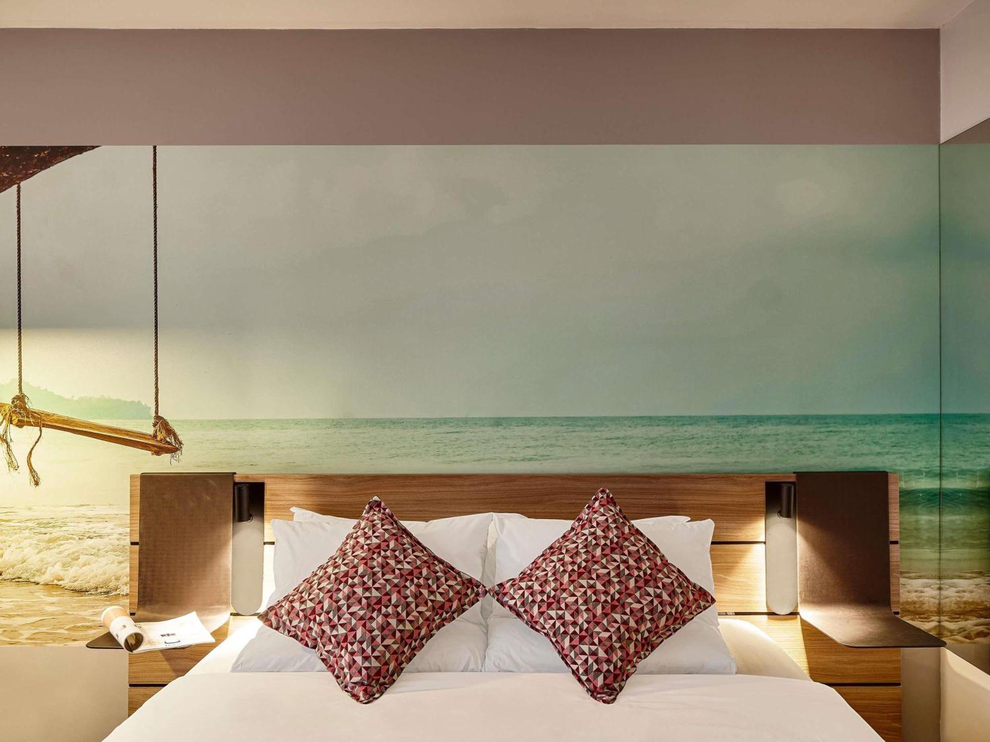 Superior Queen Room with Pull-out Bed