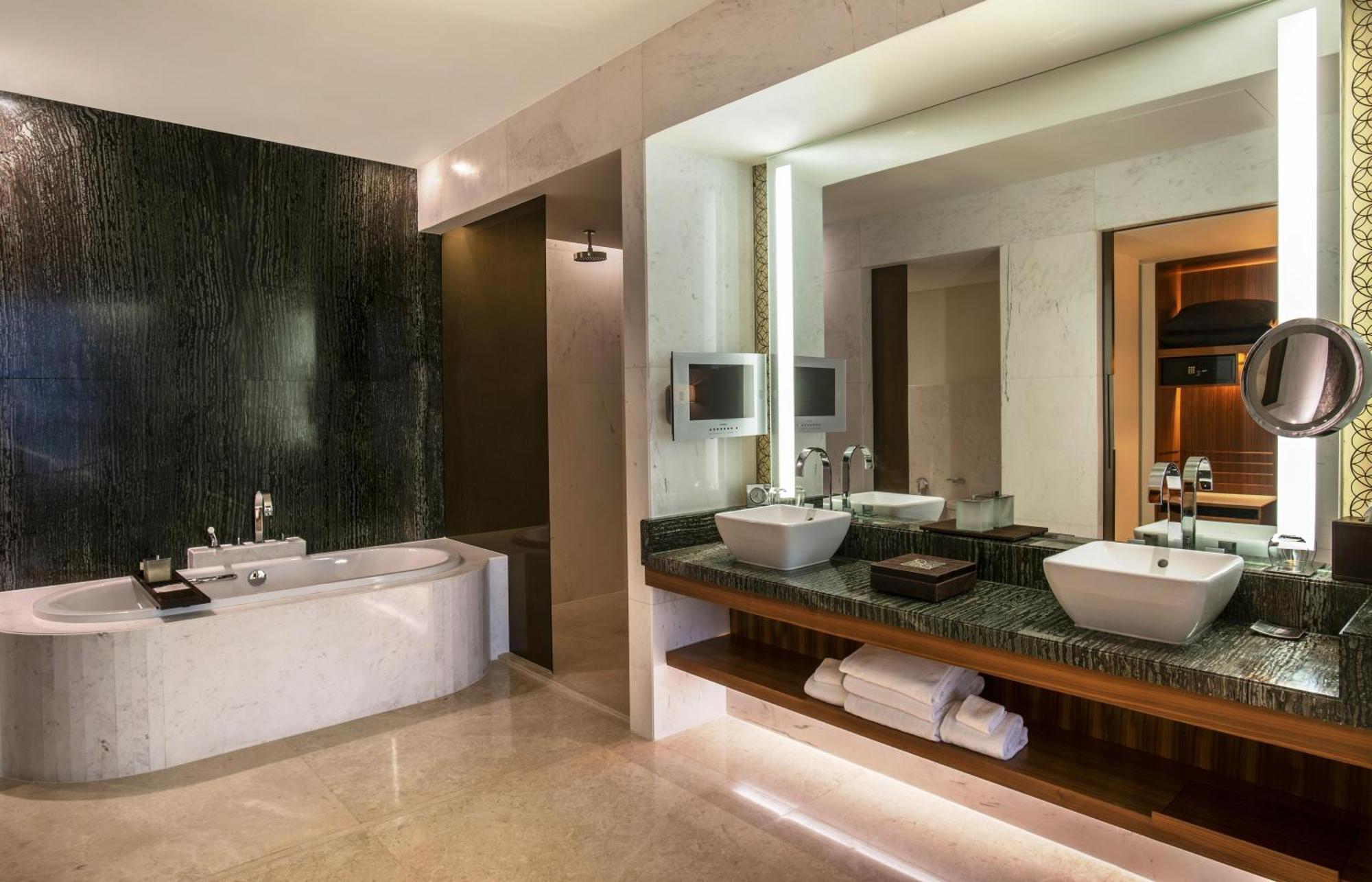 Suite with Panoramic Ocean View