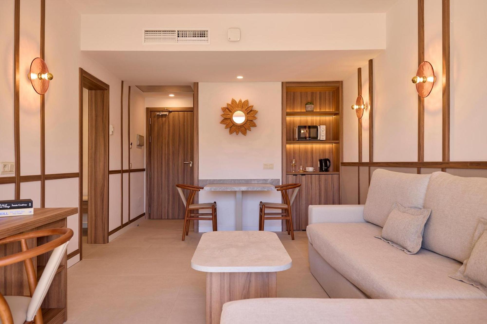Suite met 1 Slaapkamer en Uitzicht op het Zwembad