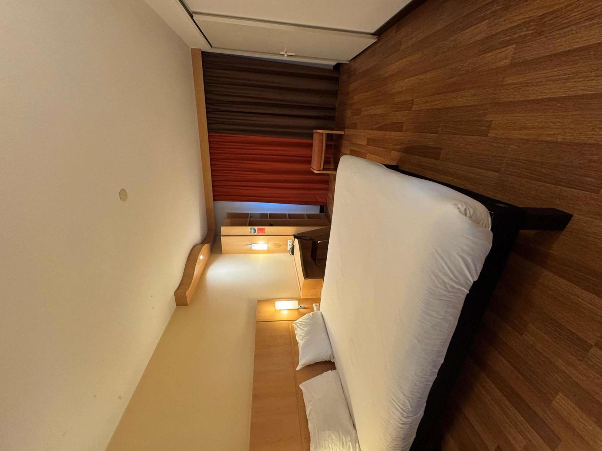 Chambre lit king-size standard - Accessible aux personnes à mobilité réduite