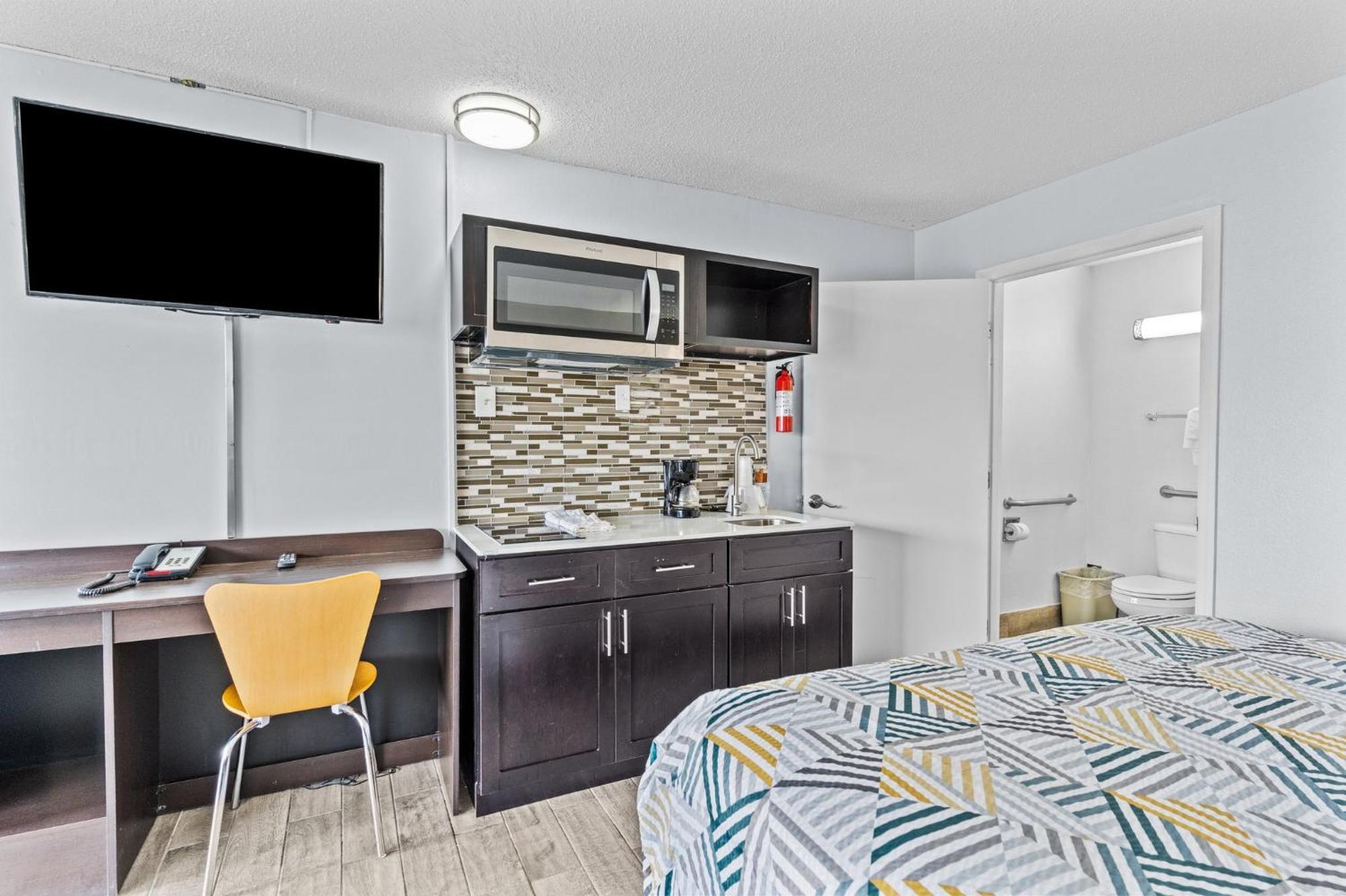 King Room - Disability Access - Non-Smoking