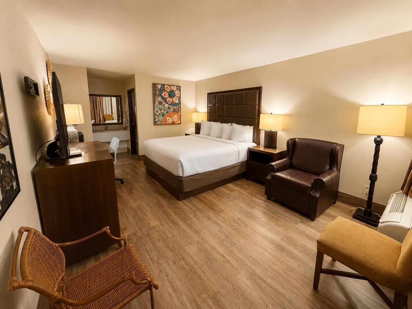 1 King Bed Nonsmoking