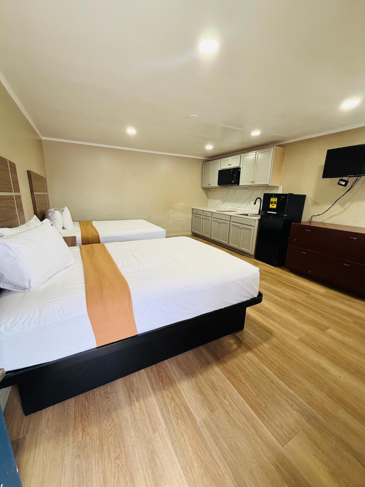 Deluxe Queen Room