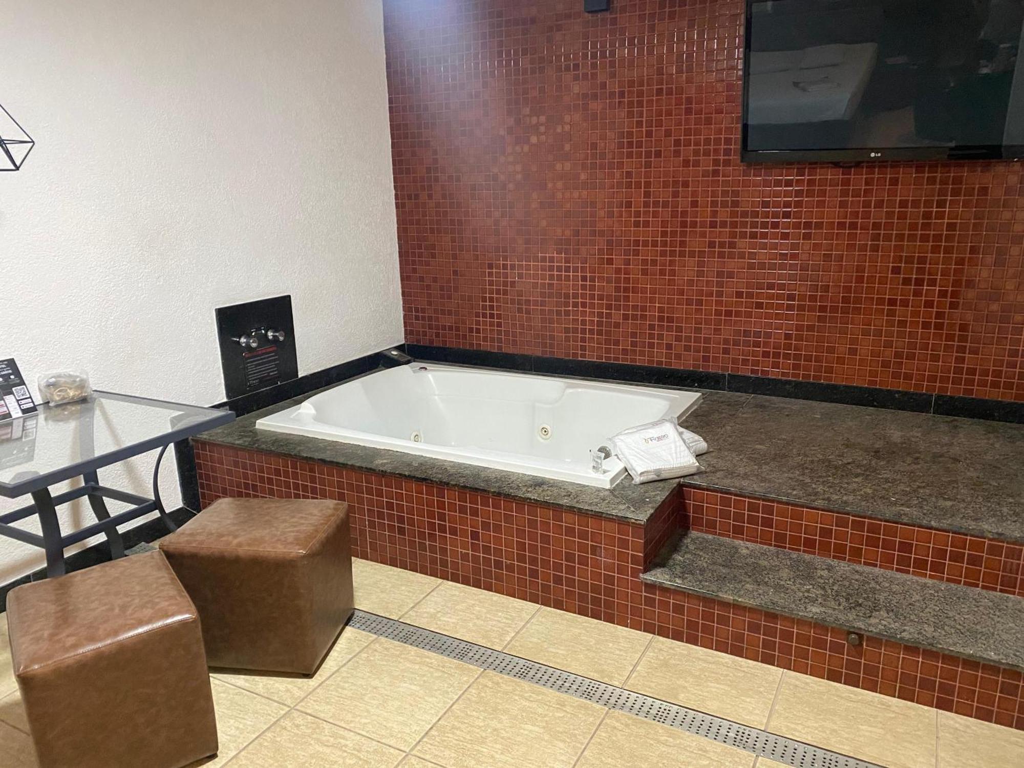 Suíte com Banheira de Hidromassagem