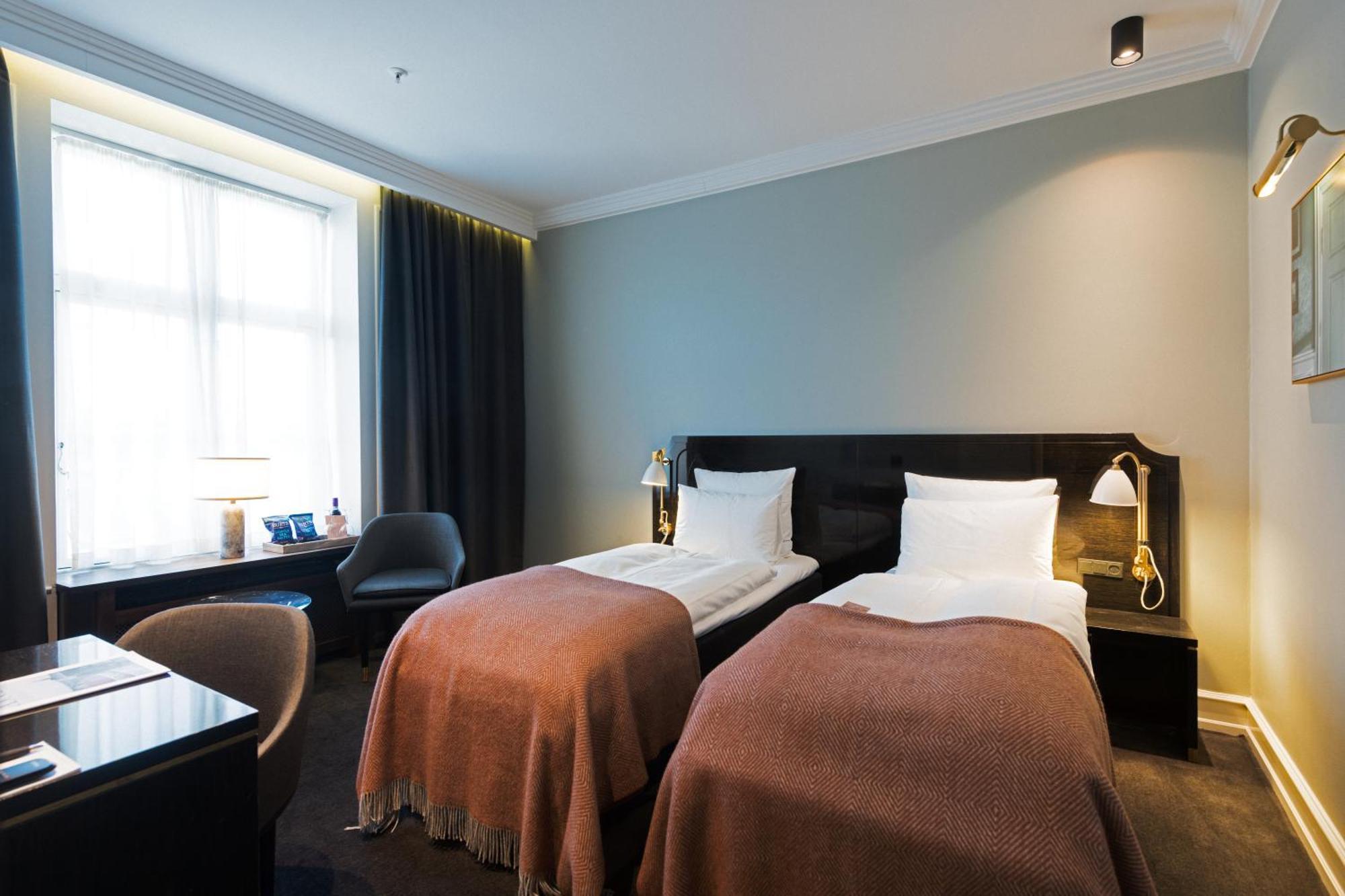 Twin Room,1771481887:JPEG