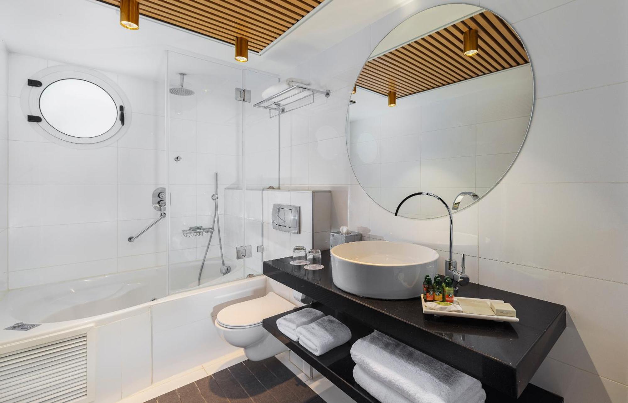 Deluxe Doppelzimmer mit seitlichem Meerblick