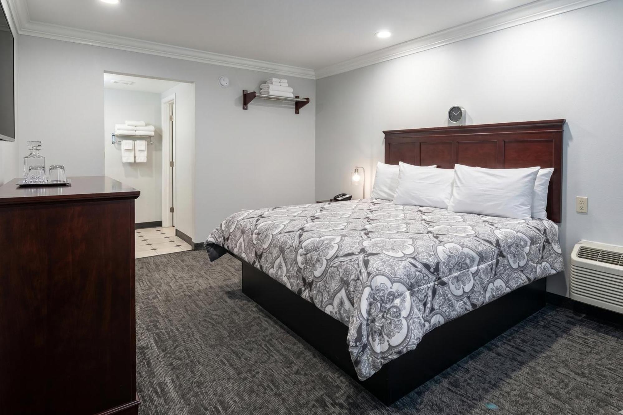 Queen Bed Non-Smoking