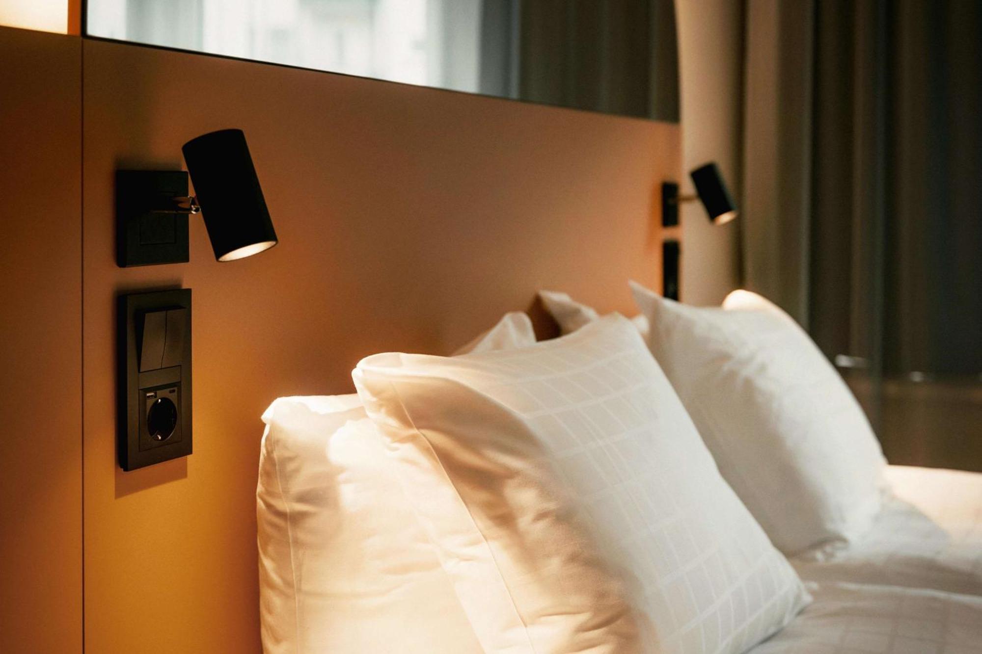 Habitación con cama grande