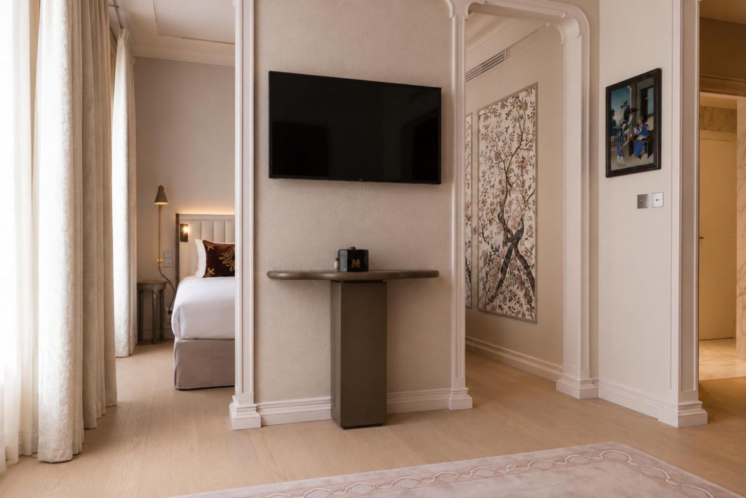 Deluxe Suite