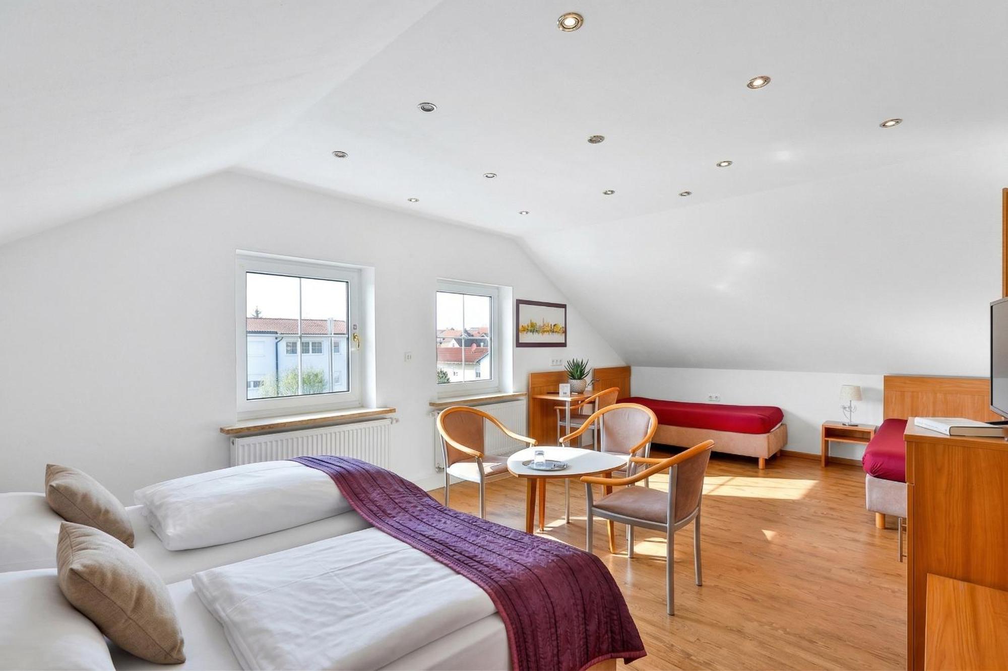 Vierbettzimmer mit Bad